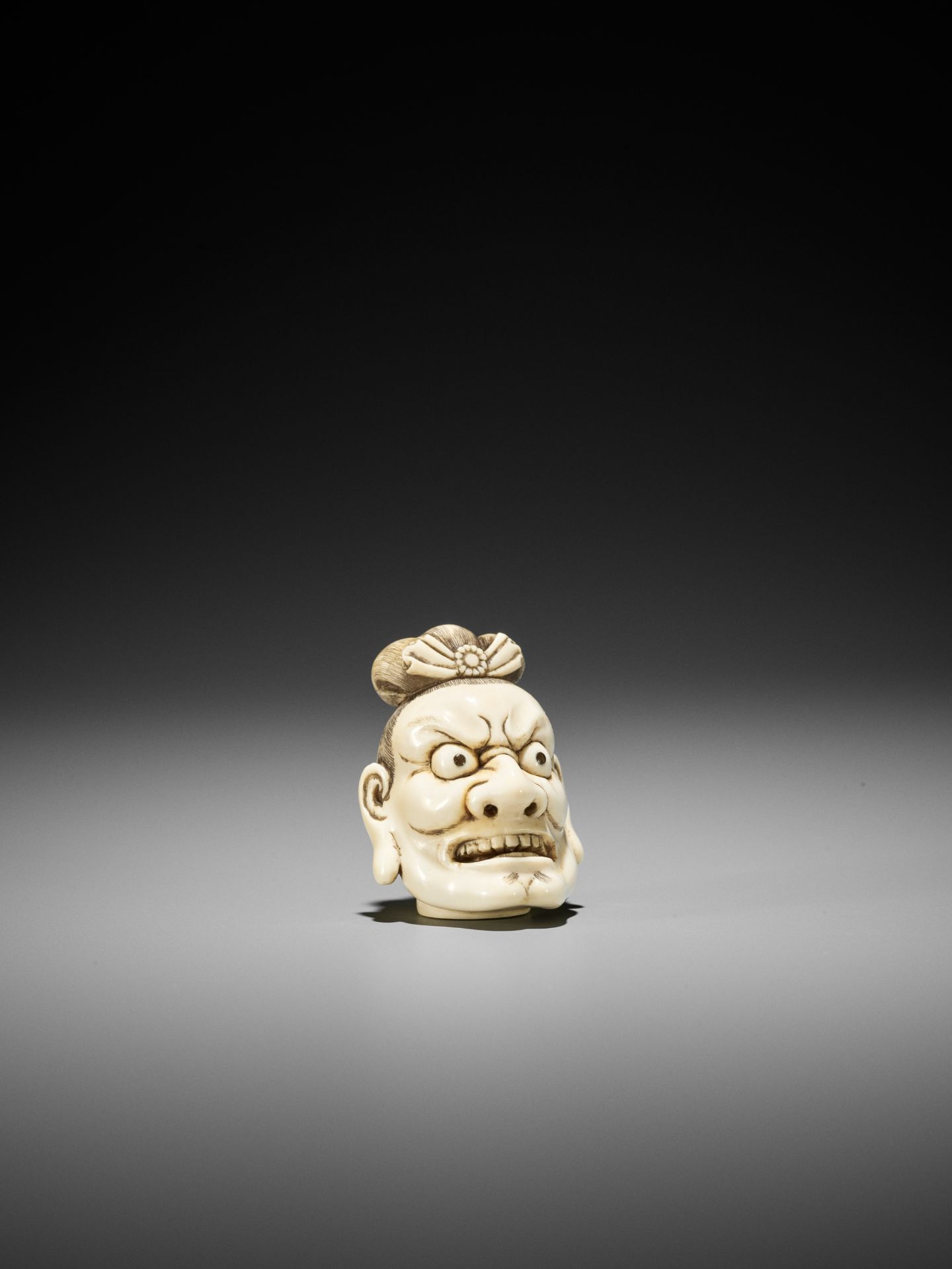 A FINE IVORY NETSUKE OF A SEVERED NIO HEAD - Bild 11 aus 11