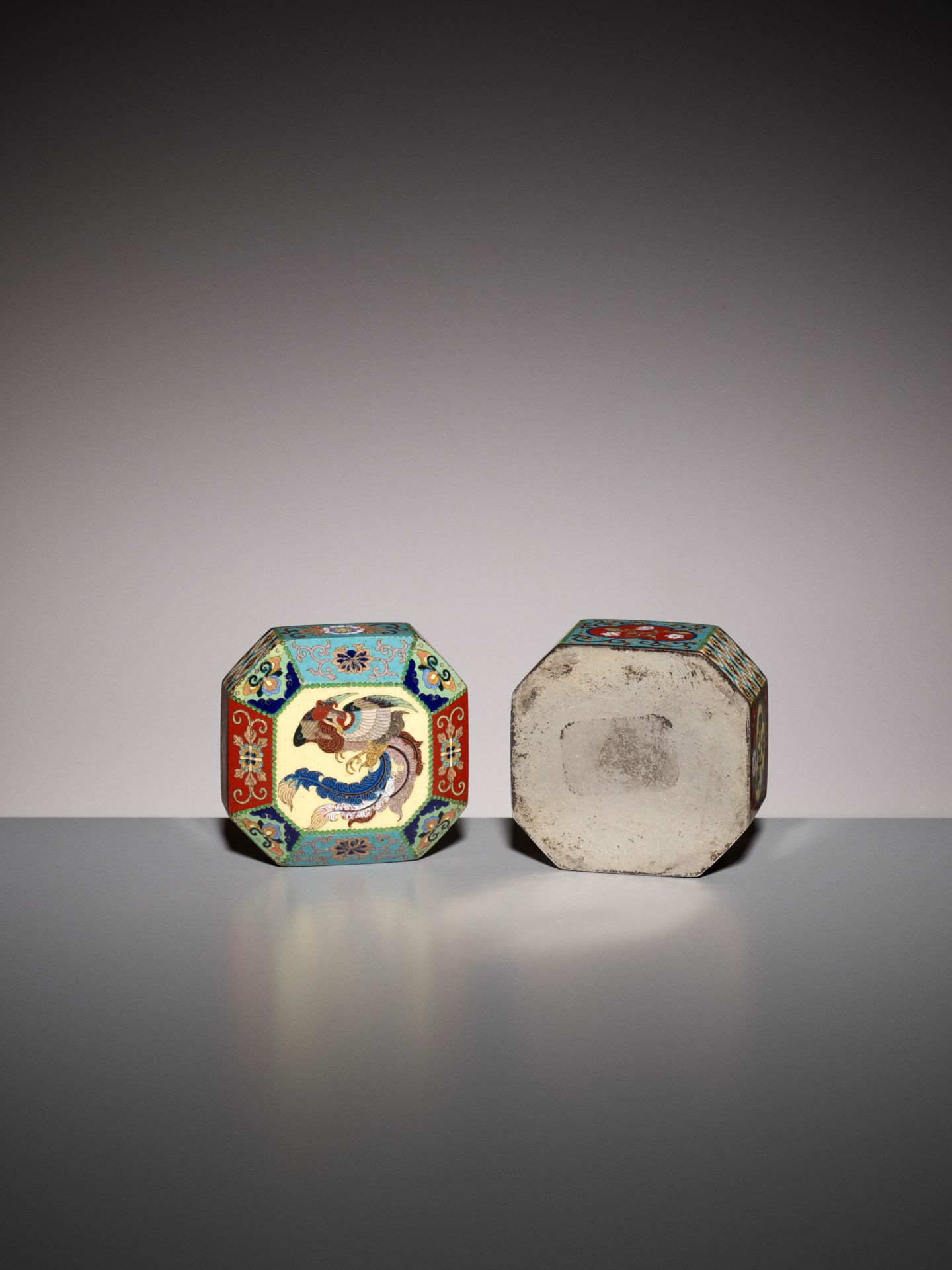 A SUPERB MINIATURE CLOISONNE ENAMEL BOX AND COVER - Image 10 of 16