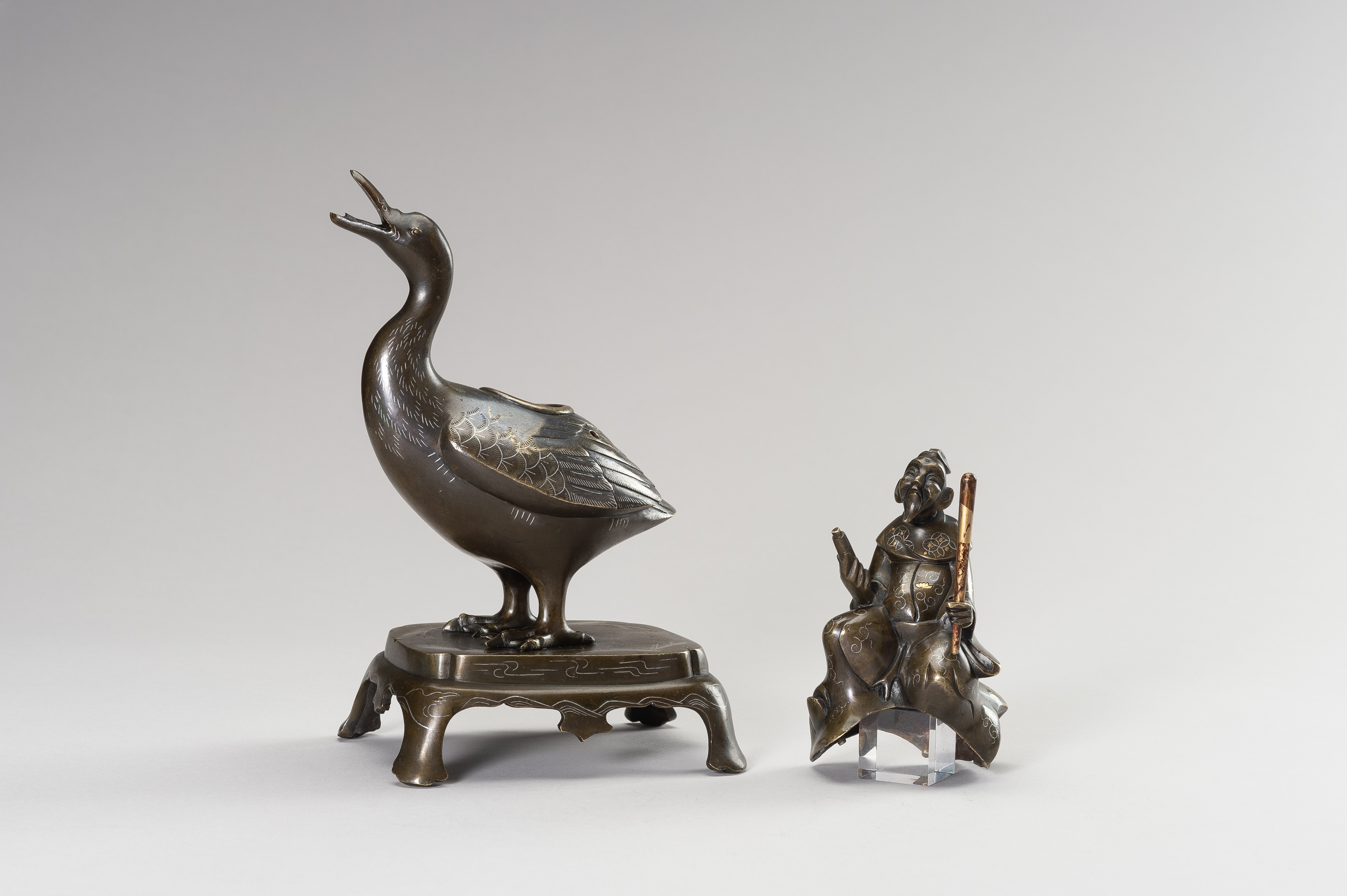 A GOLD AND SILVER INLAID BRONZE CENSER OF WANG XIZHI RIDING A GOOSE - Image 11 of 13