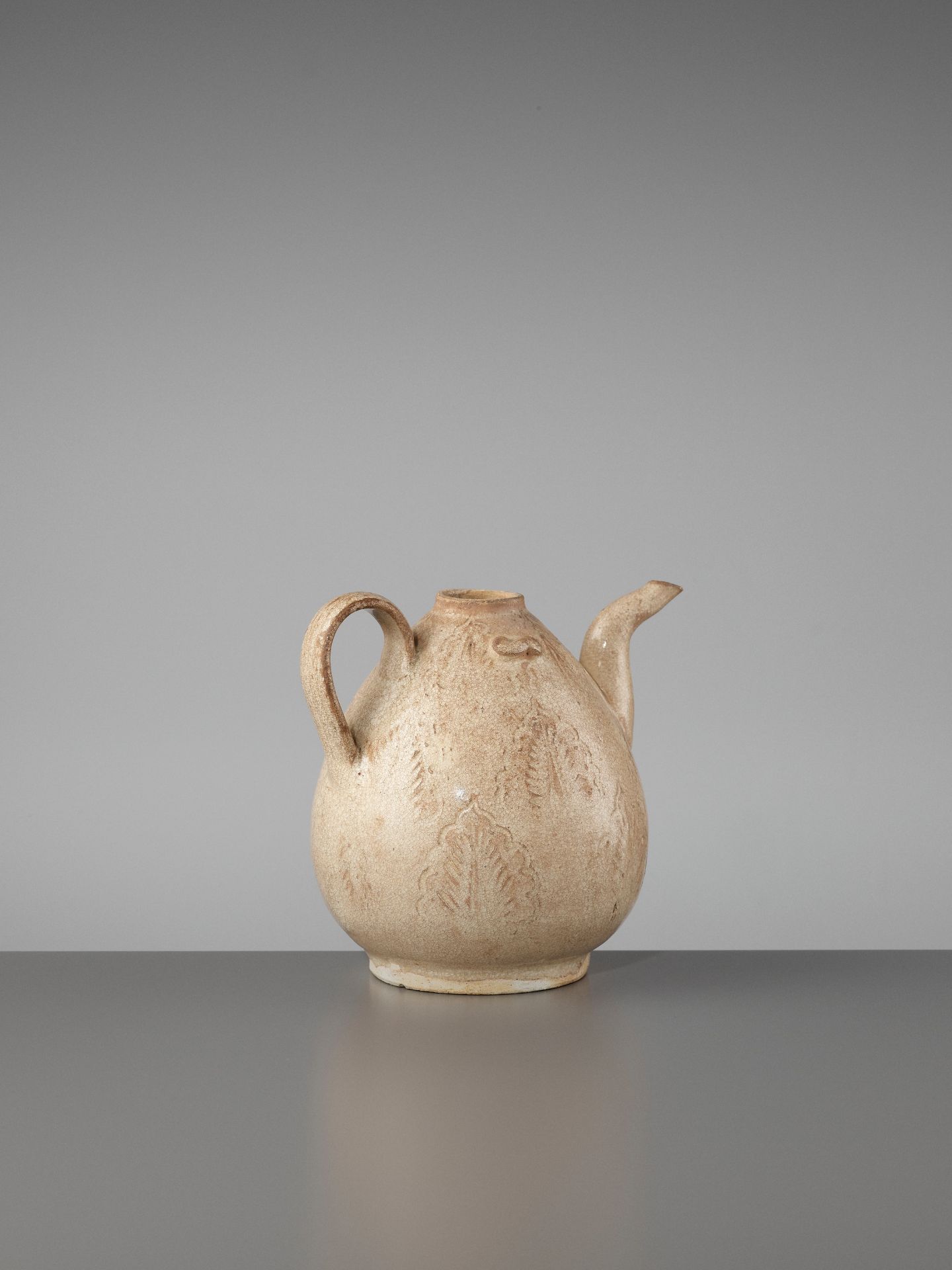 A STRAW-GLAZED AND INCISED 'TEA LEAVES' EWER, SONG DYNASTY