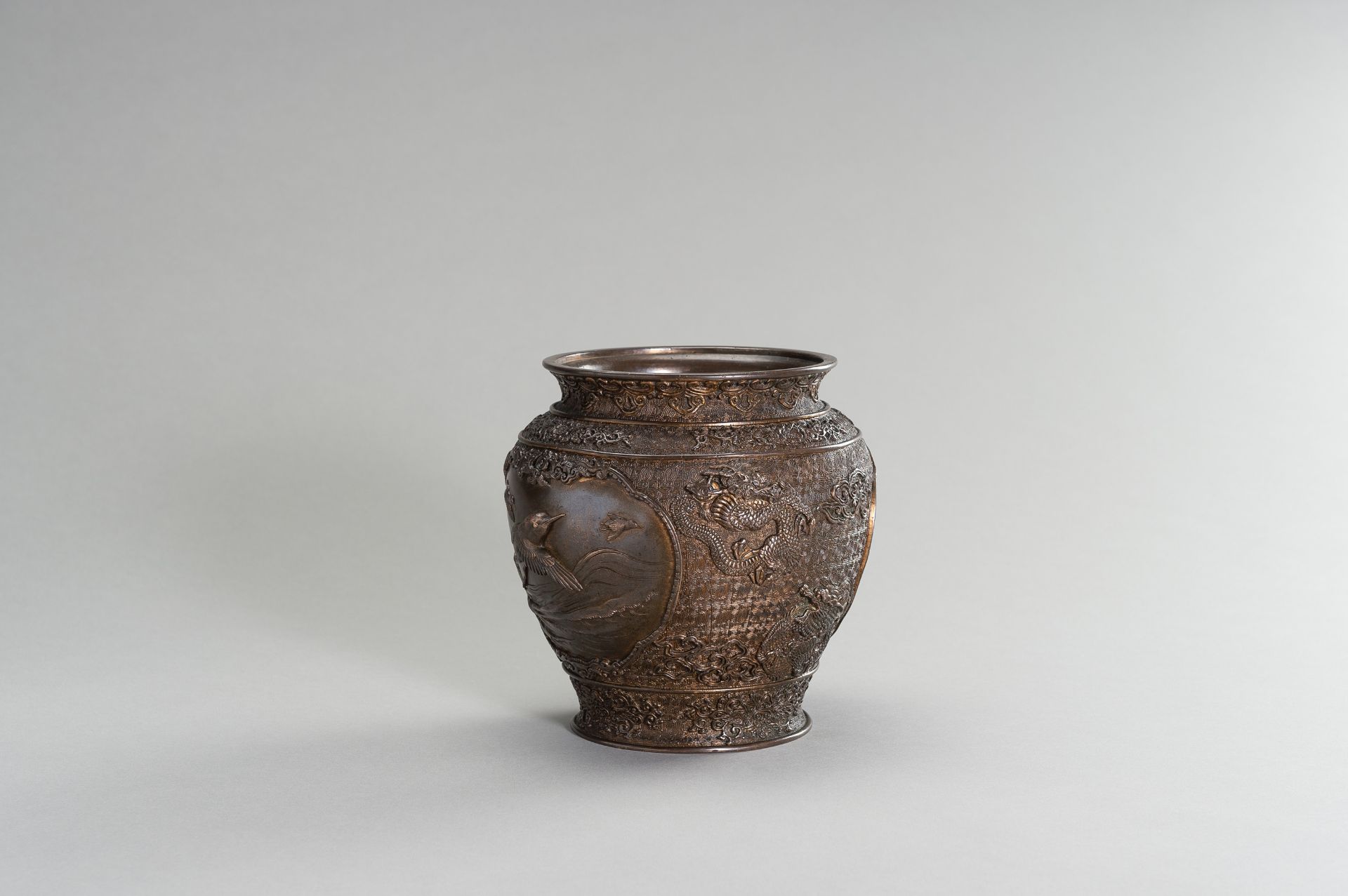 MIYAO: A BRONZE VASE DEPICTING A SAMURAI AND BIRDS - Image 8 of 11