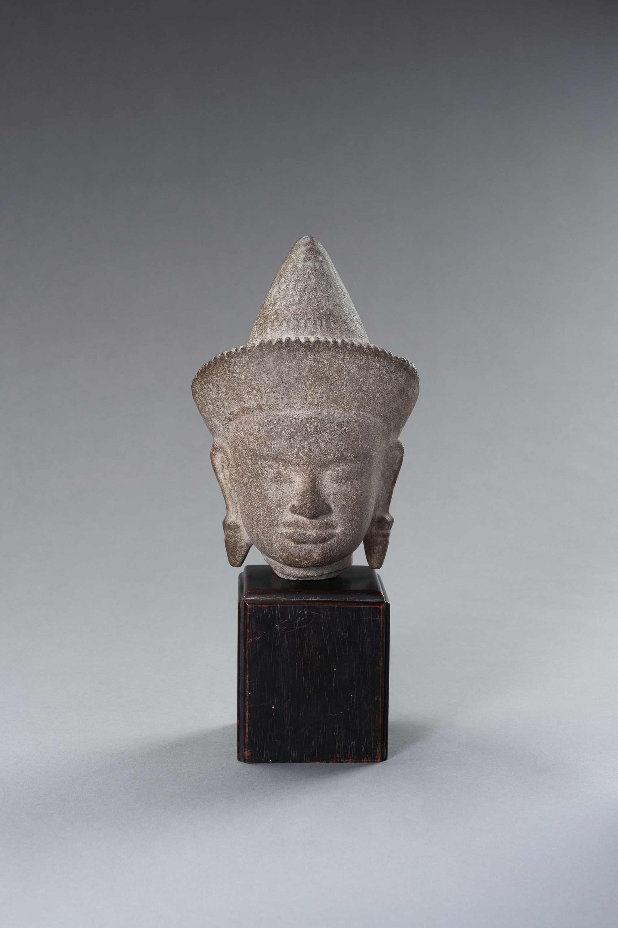 A MUSEUM COPY OF A KHMER STONE HEAD - Image 2 of 13