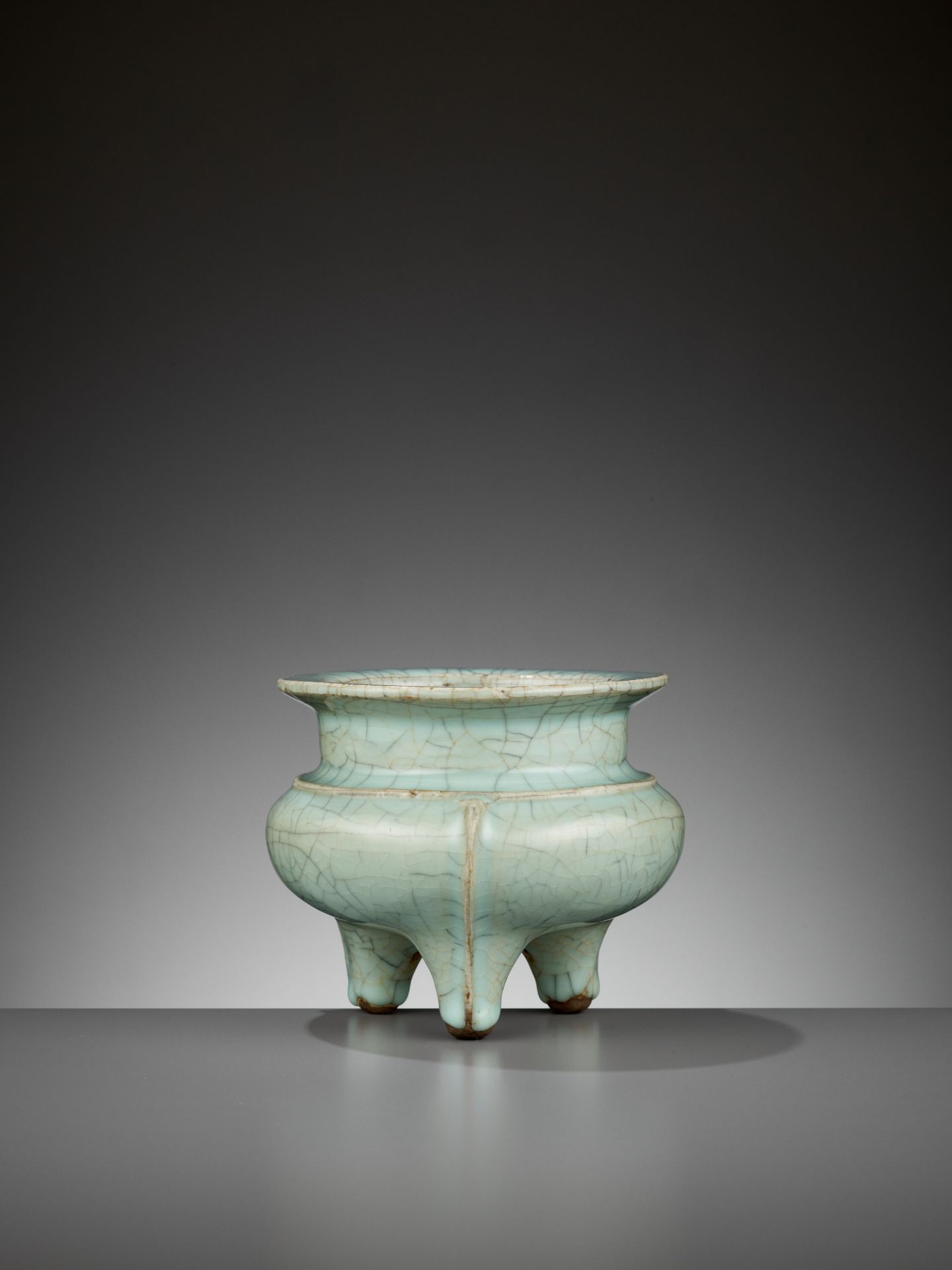 A LONGQUAN CELADON TRIPOD CENSER, SOUTHERN SONG DYNASTY - Bild 9 aus 14