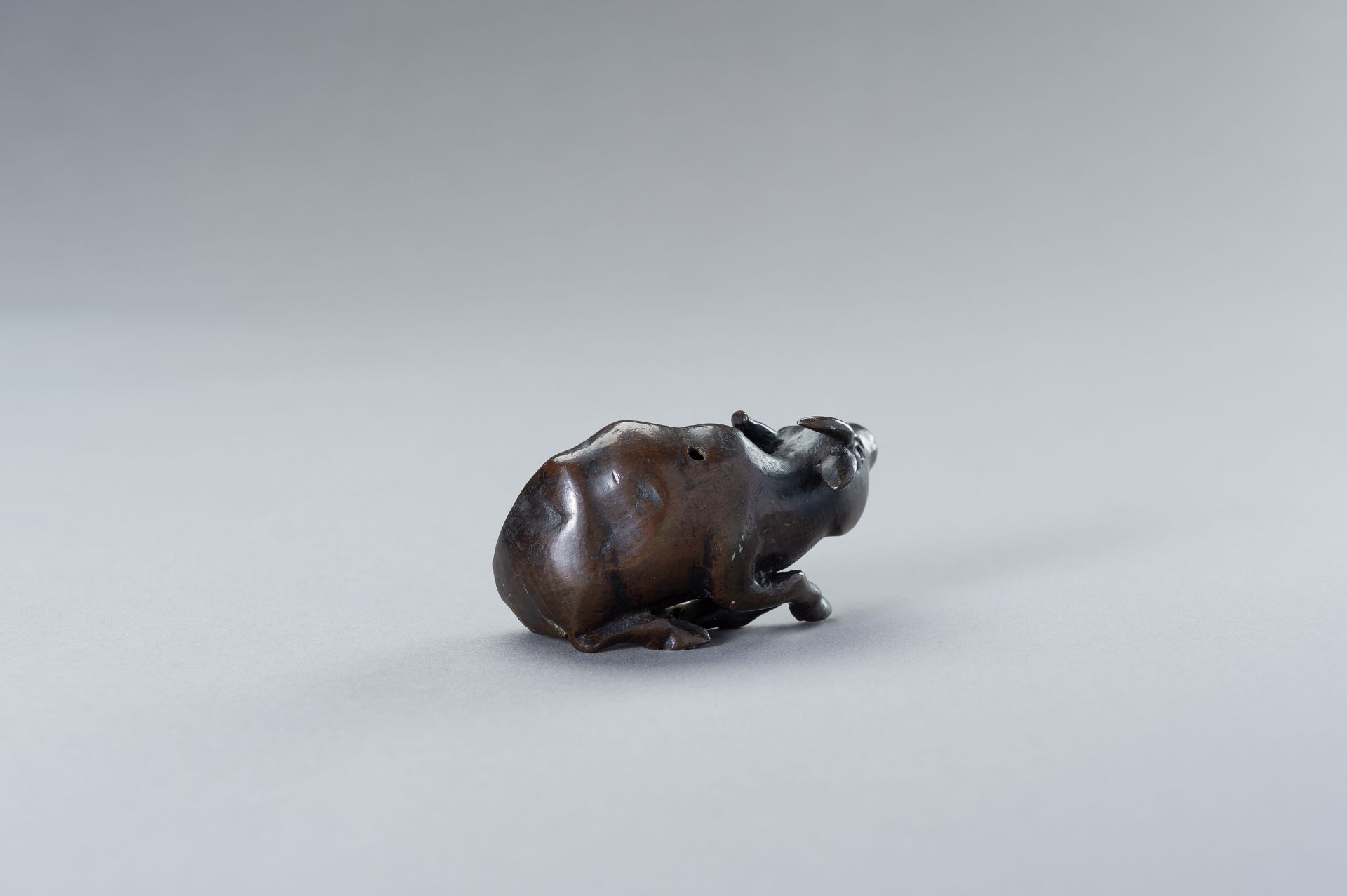 A CHINESE BRONZE FIGURE OF A WATER BUFFALO - Image 7 of 10