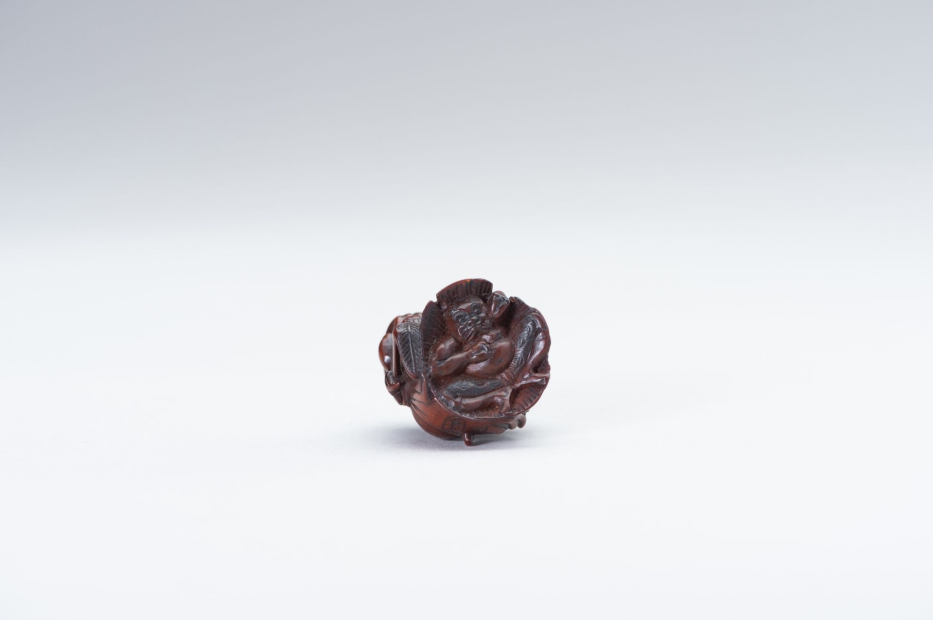 A WOOD NETSUKE OF SHOKI AND ONI - Bild 11 aus 12