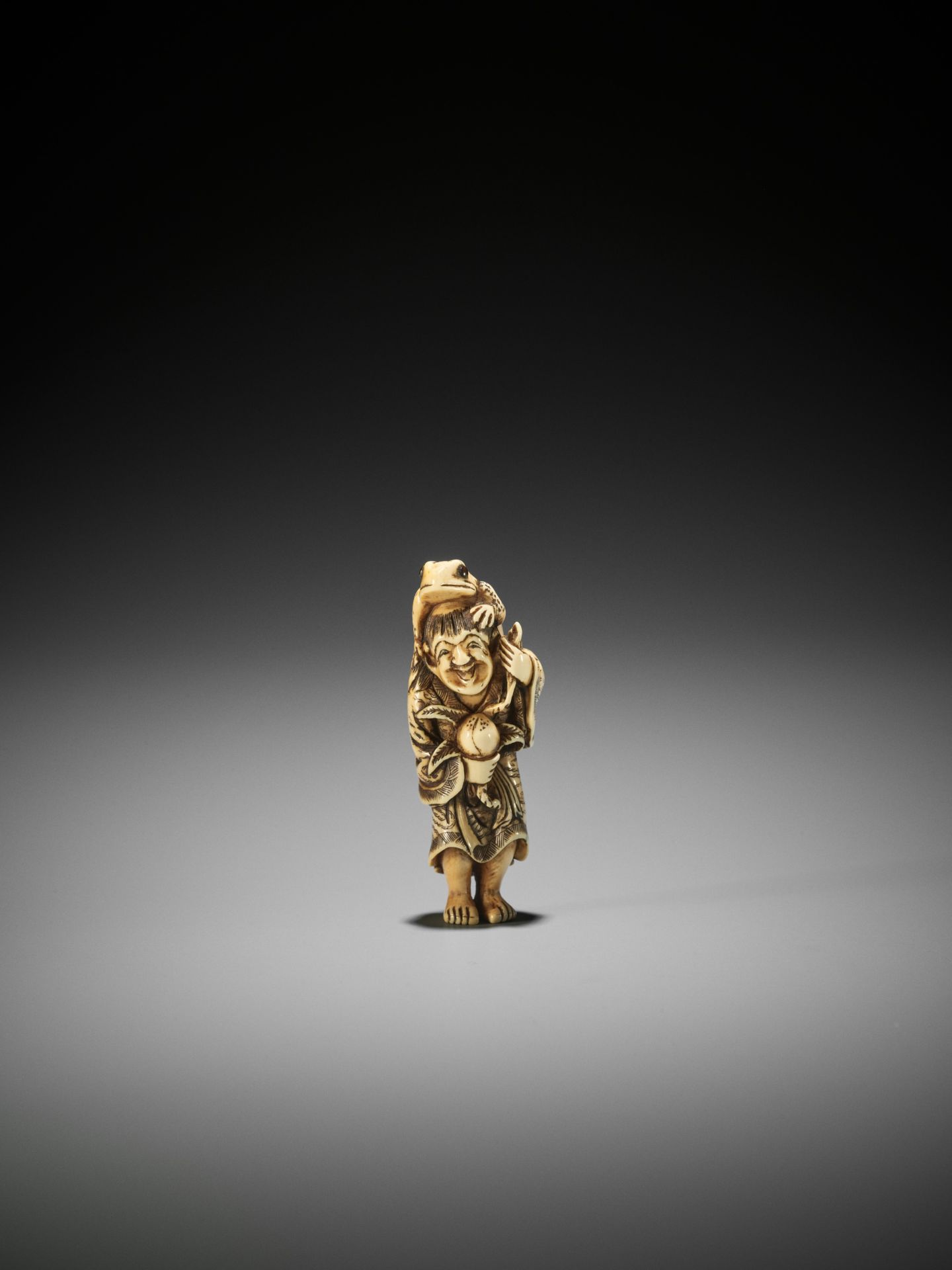 YOSHIMASA: AN IVORY NETSUKE OF GAMA SENNIN - Bild 4 aus 11