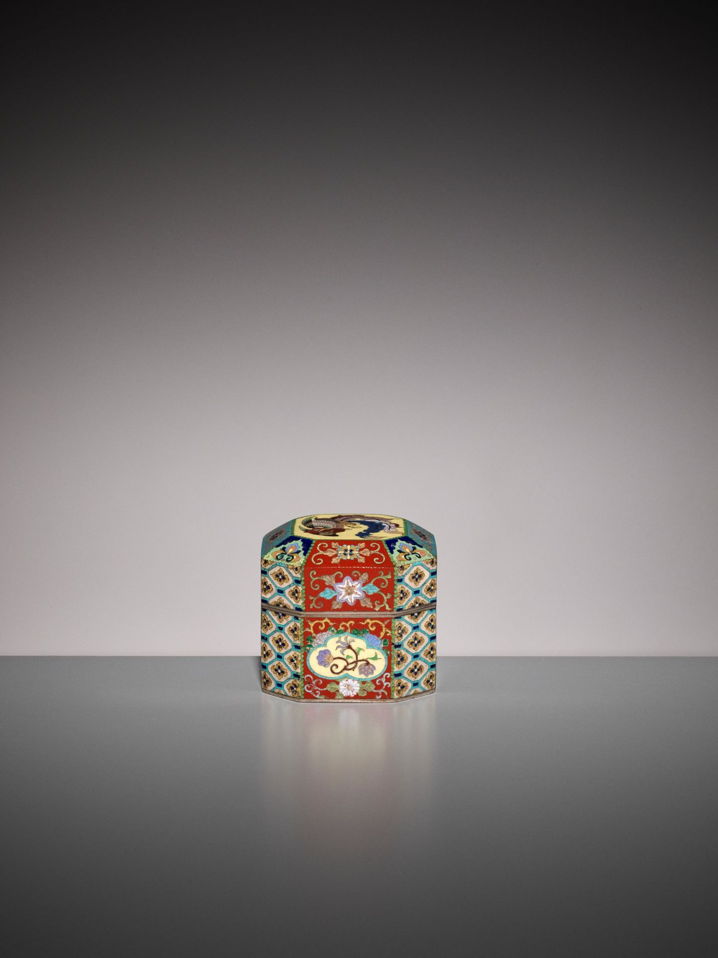 A SUPERB MINIATURE CLOISONNE ENAMEL BOX AND COVER - Image 8 of 16