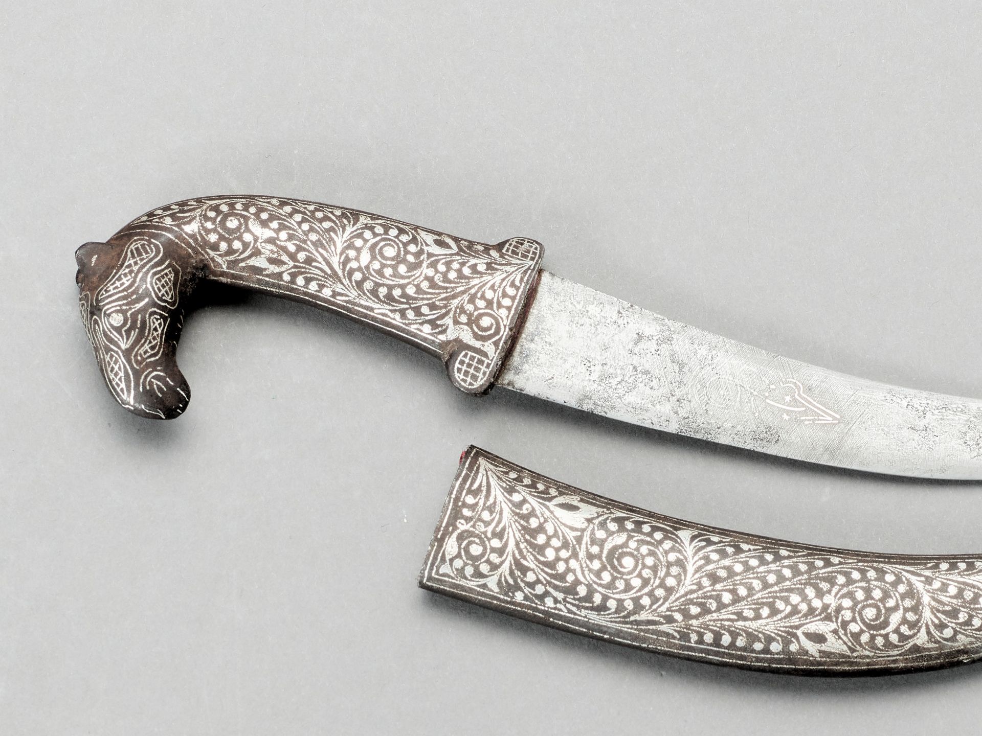 A MUGHAL STYLE DAGGER - Bild 3 aus 4