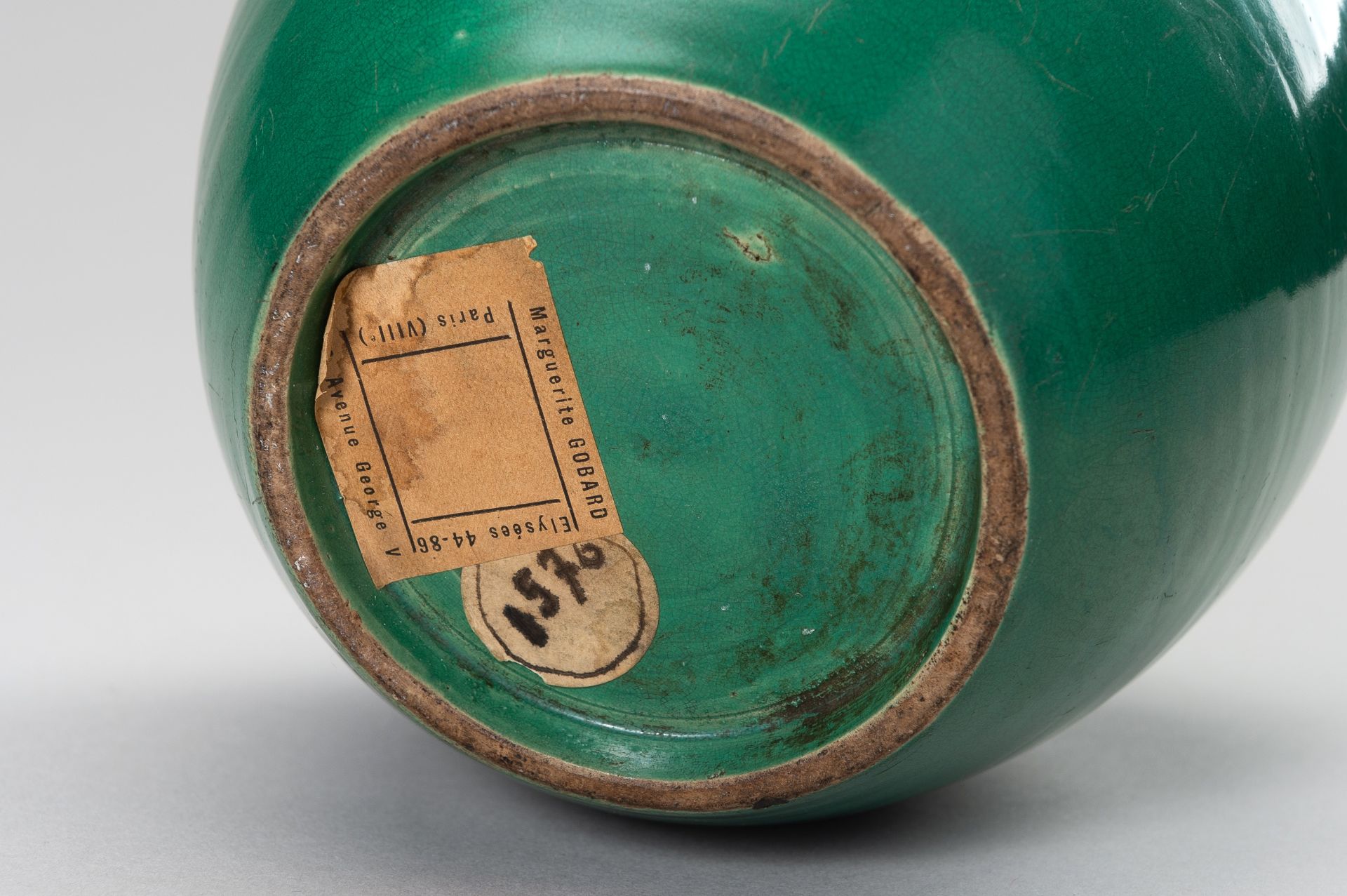 A GREEN GLAZED PORCELAIN JAR - Bild 3 aus 9