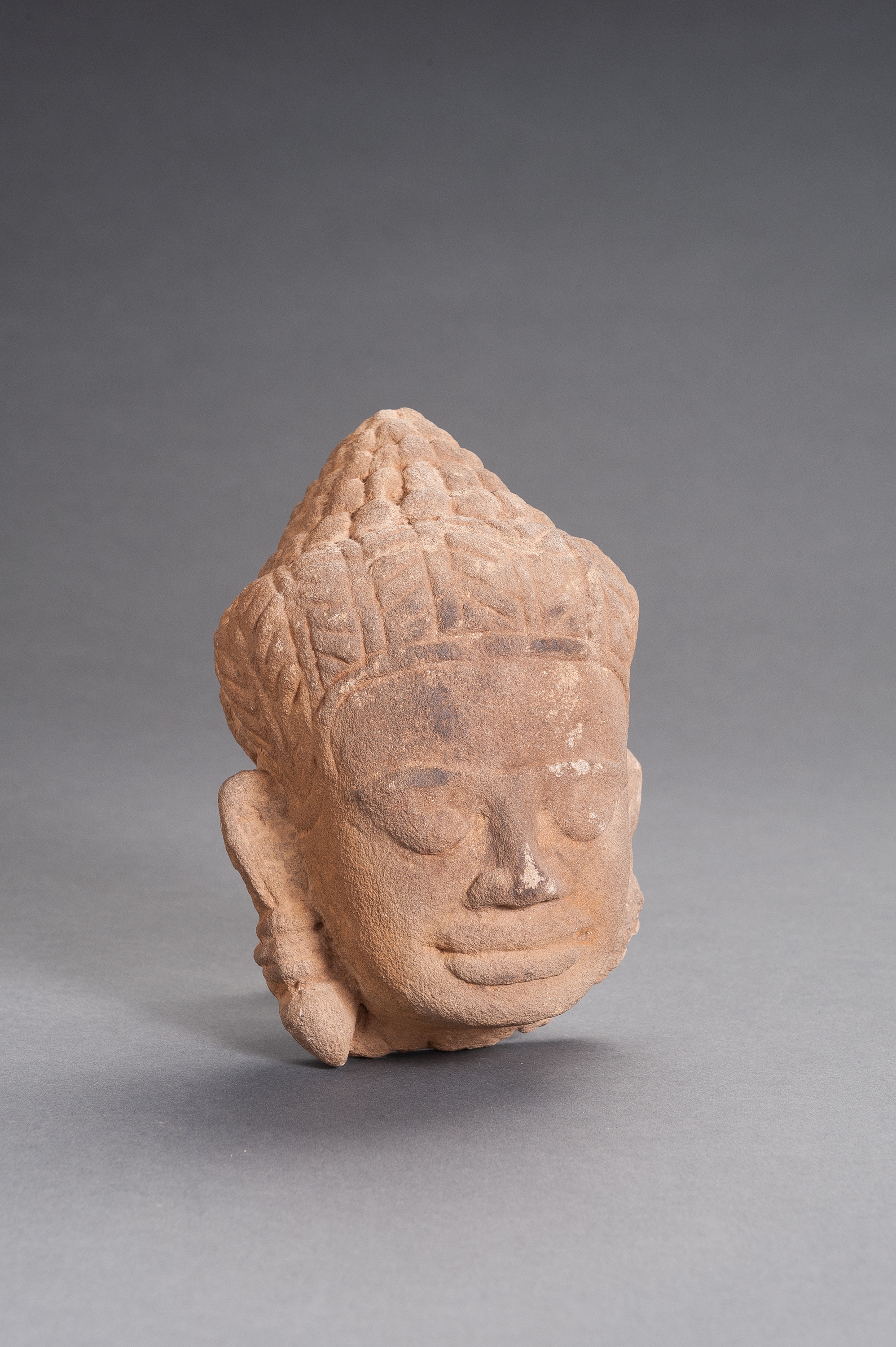 A KHMER SANDSTONE HEAD OF BUDDHA - Image 2 of 8