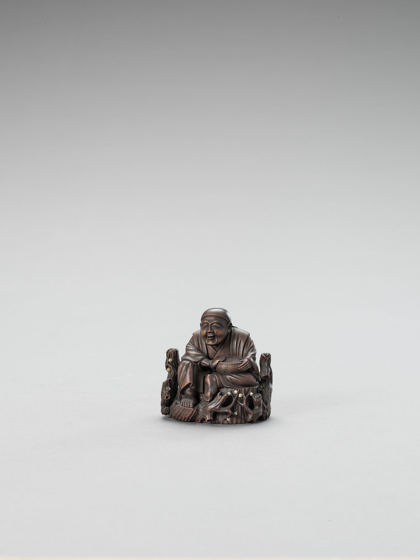 RYUKEI: AN OKIMONO NETSUKE OF HANASAKA JIJI - Bild 2 aus 6