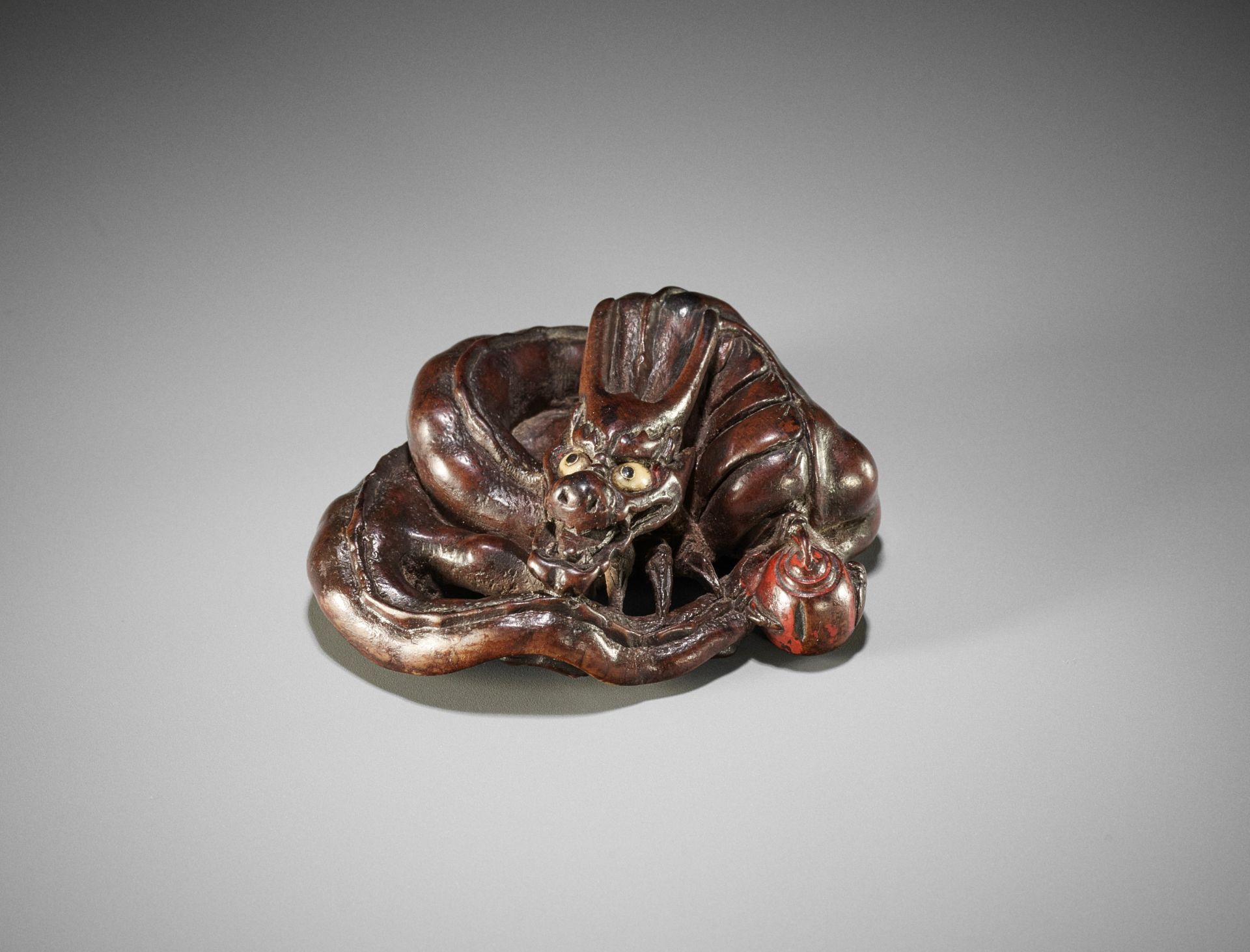 HIDARI ISSAN: A SUPERB WOOD NETSUKE OF A SMOOTH DRAGON