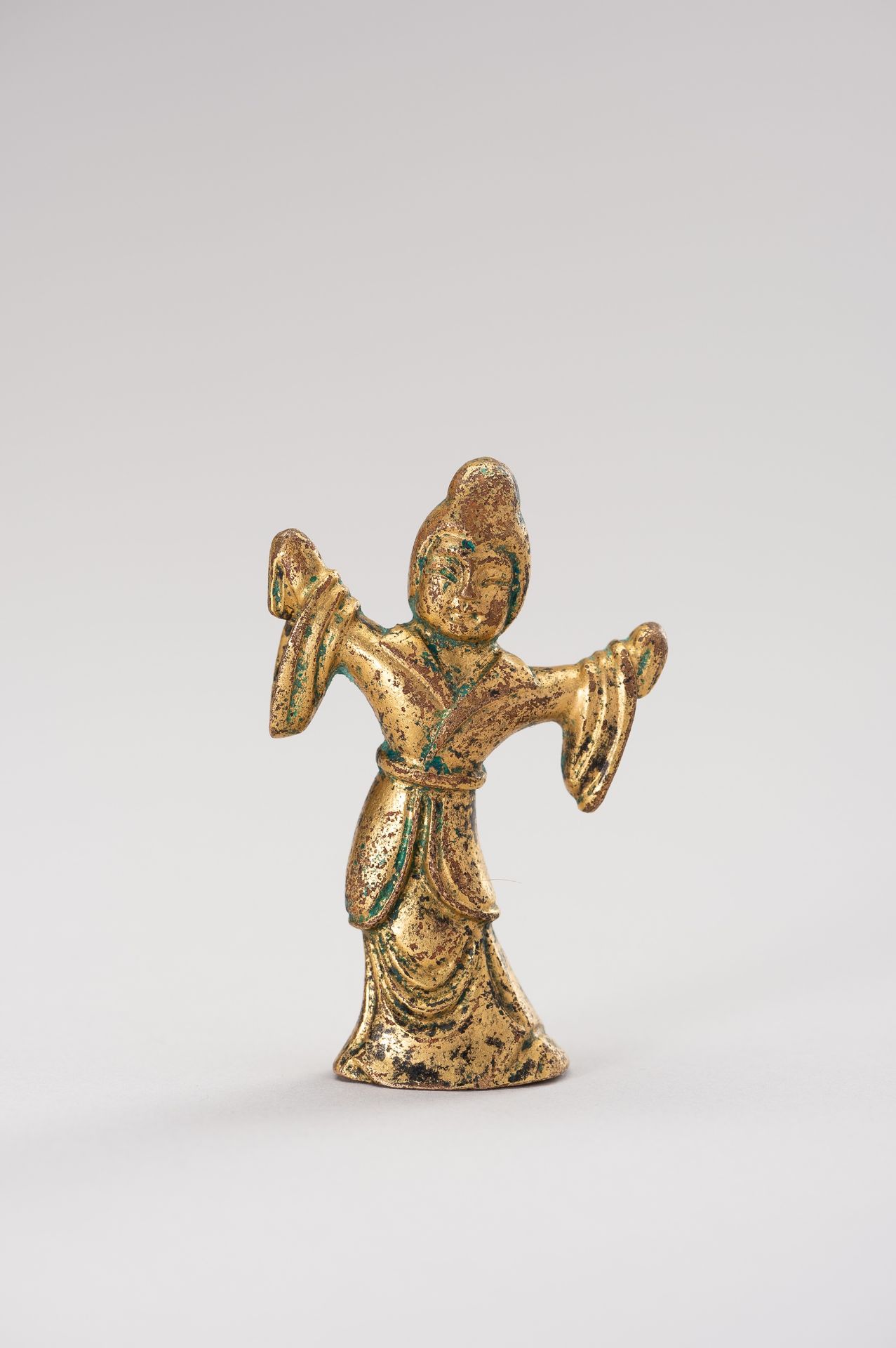 A HAN STYLE GILT-BRONZE FIGURE OF A DANCER - Image 2 of 9