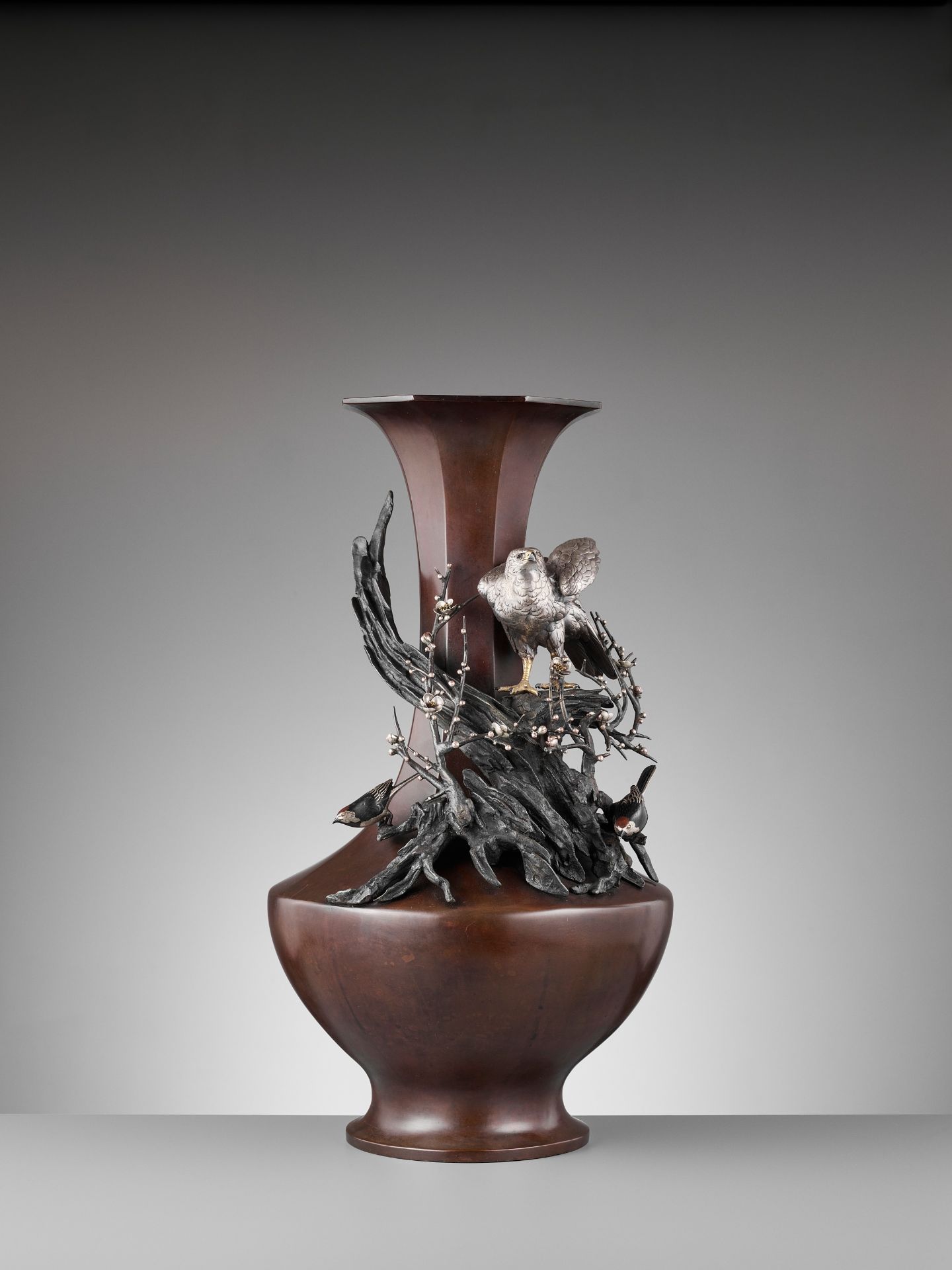 A MONUMENTAL 'SILVER EAGLE' OCTAGONAL BRONZE VASE - Image 7 of 14