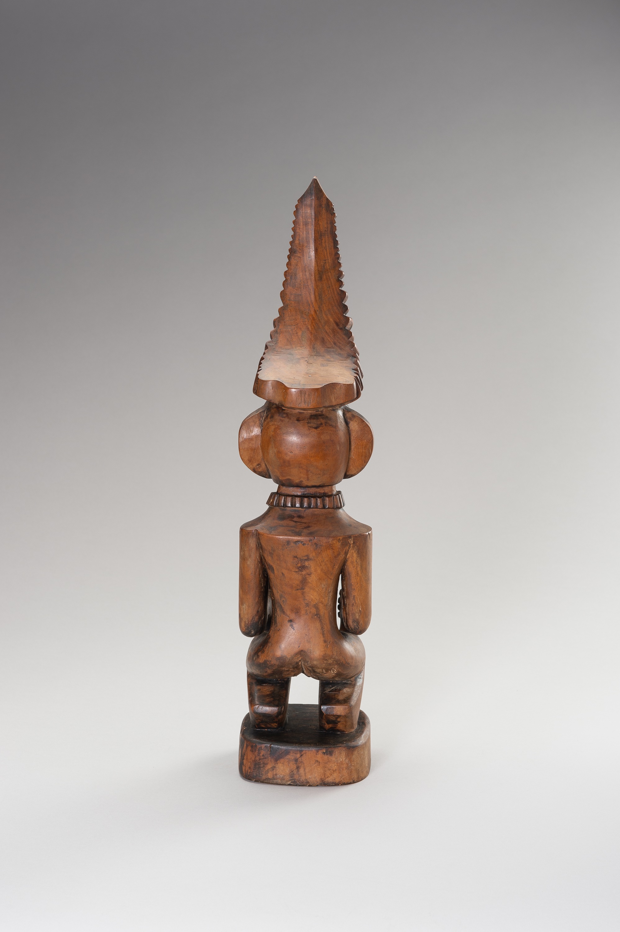 A WOOD FIGURE OF A MALE ANCESTOR (ADU ZATUA) - Image 11 of 12