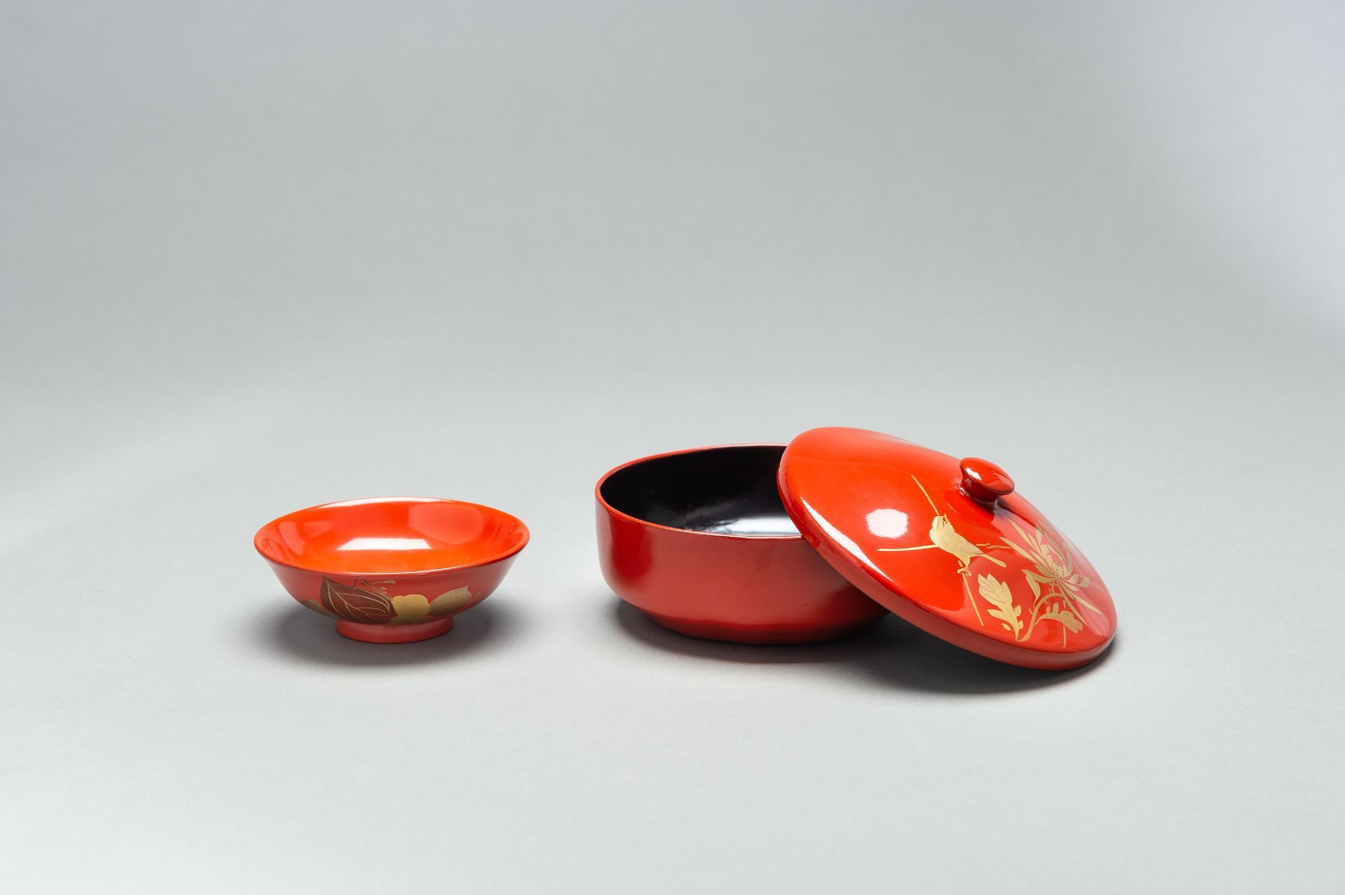 A RED LACQUER NIMONO WAN (BOWL WITH COVER) AND A SMALL KOBACHI (DISH) - Image 2 of 11