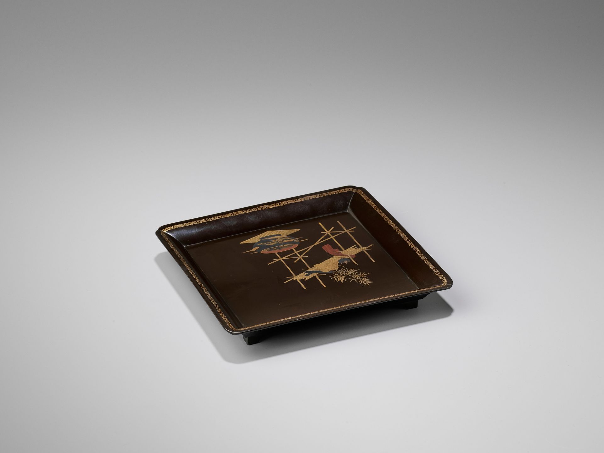 A BLACK LACQUER SQUARE TRAY - Bild 7 aus 8