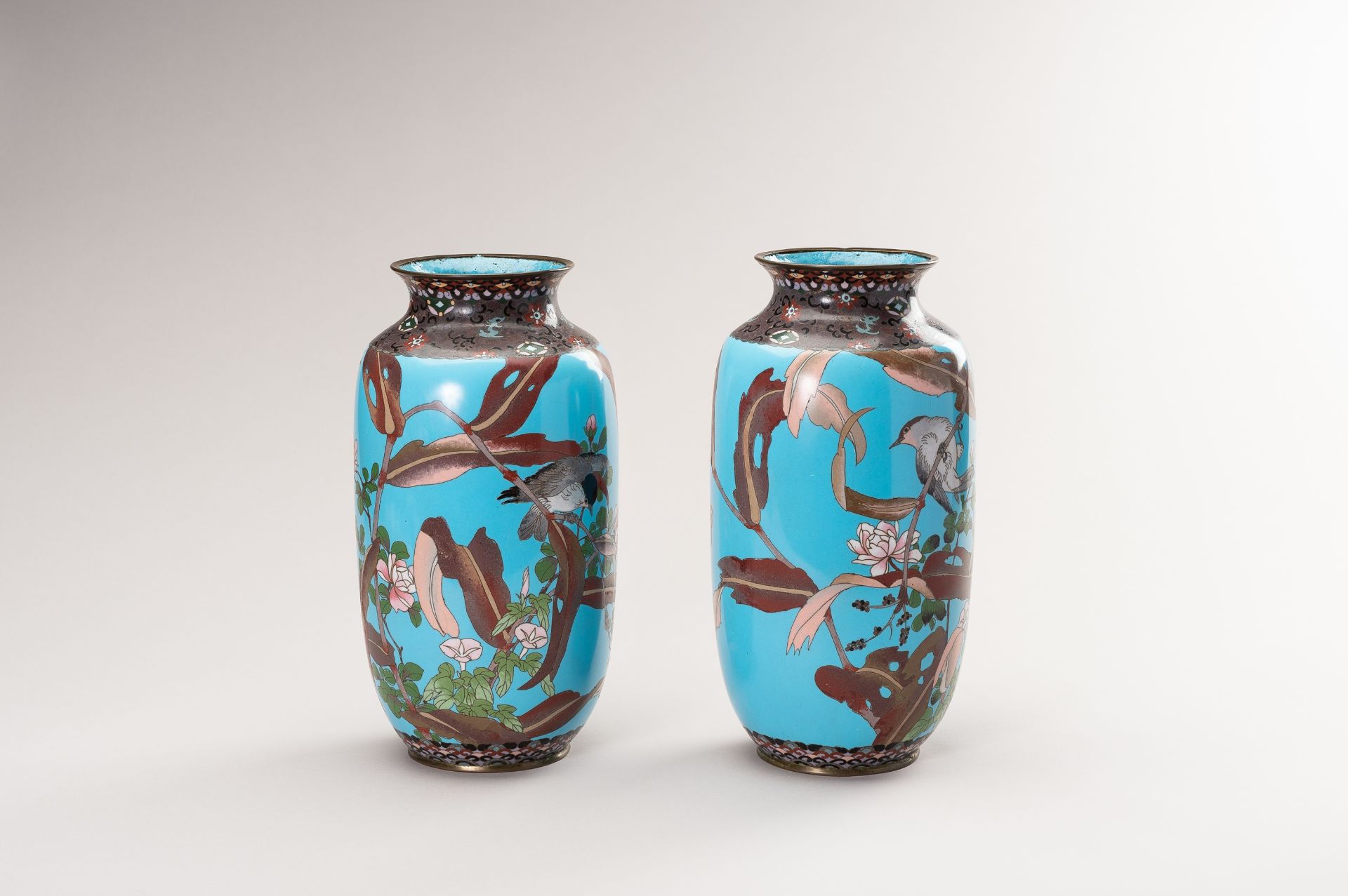 A PAIR OF TWO CLOISONNE VASES WITH BIRDS AND FLOWERS - Image 6 of 11