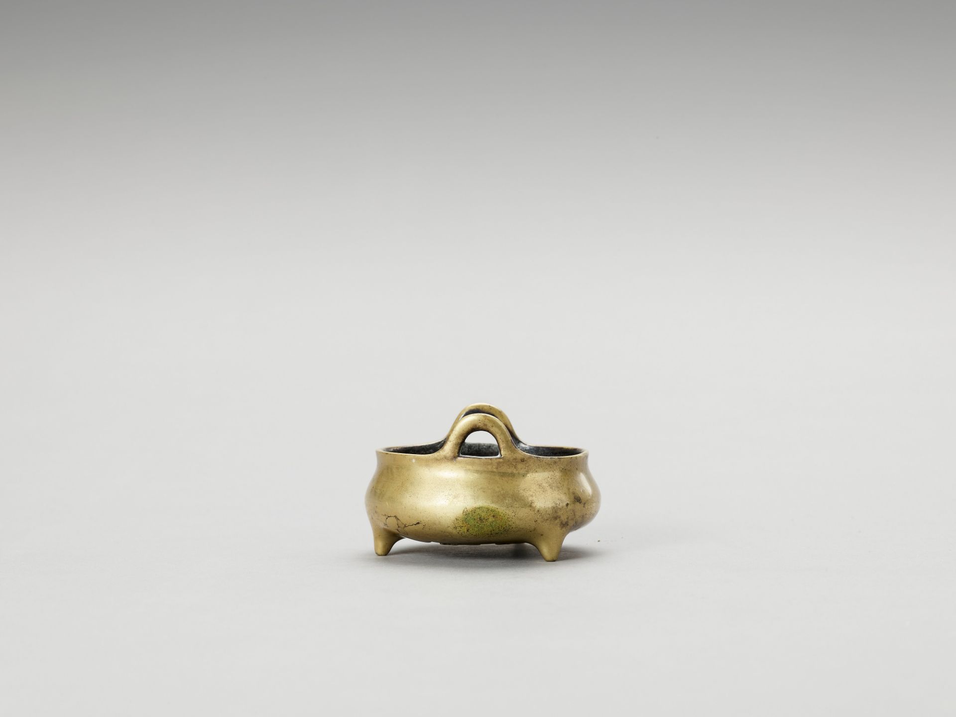 A MINIATURE GILT BRONZE CENSER - Bild 3 aus 6