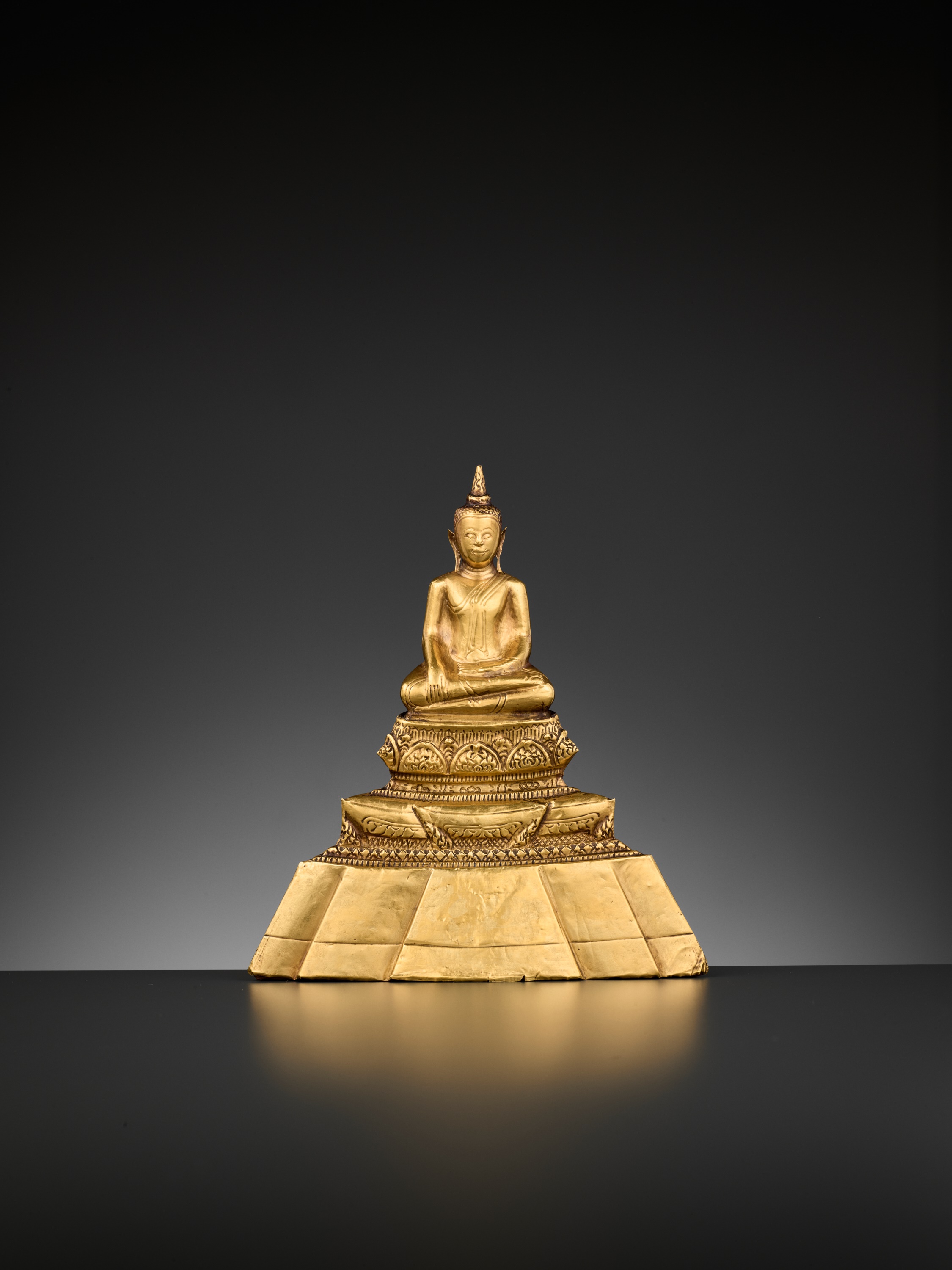 A 24-CARAT GOLD REPOUSSE FIGURE OF BUDDHA SHAKYAMUNI, AYUTTHAYA STYLE - Image 2 of 11