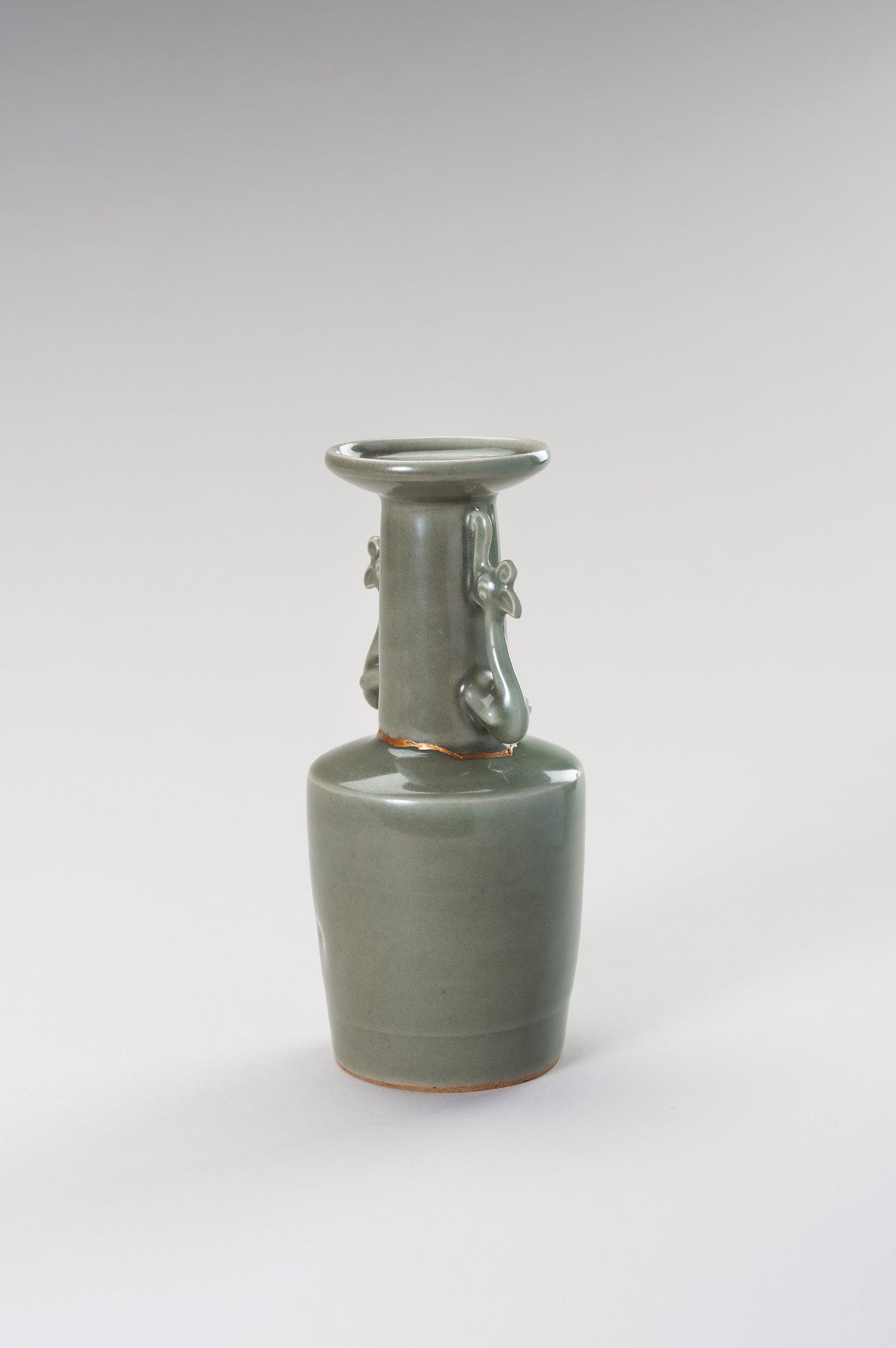 A RARE LONGQUAN CELADON KINUTA (MALLET) VASE WITH PHOENIX HANDLES, SOUTHERN SONG - Bild 9 aus 13