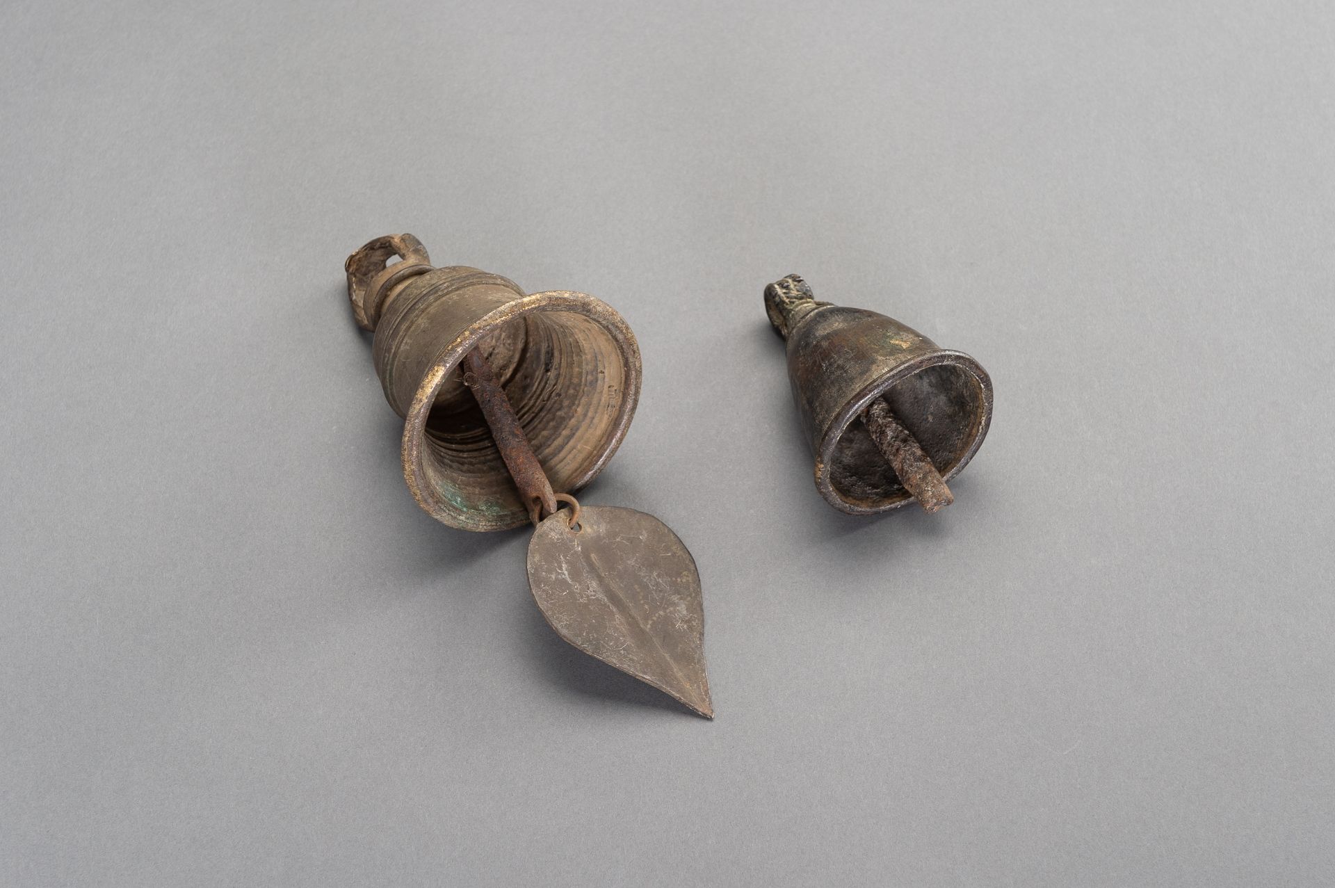 TWO BRONZE GHANTA BELLS - Bild 2 aus 7