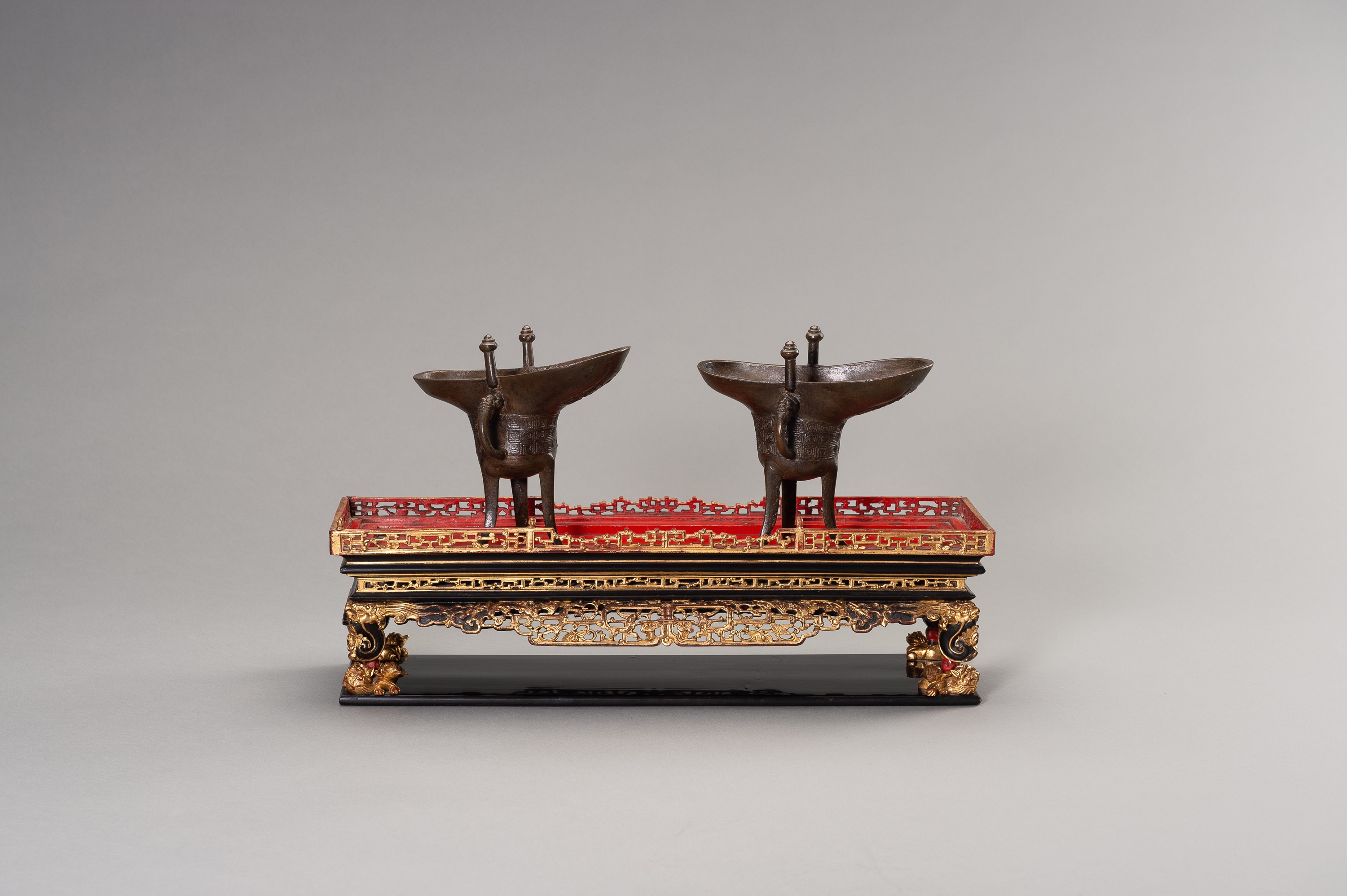 A RARE PAIR OF ARCHAISTIC BRONZE JUE QIANLONG MARK AND PERIOD - Image 2 of 17