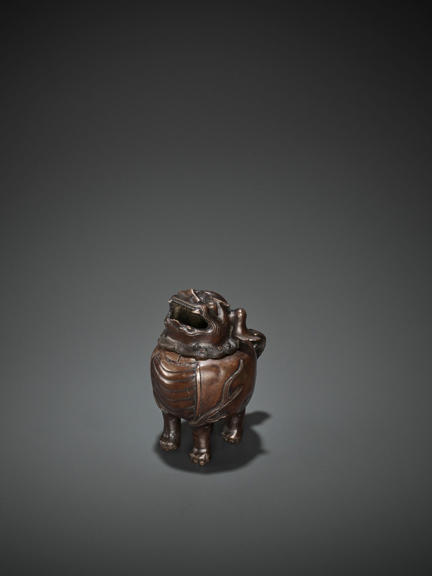 A BRONZE LUDUAN-FORM CENSER AND COVER, 17TH CENTURY - Bild 2 aus 9