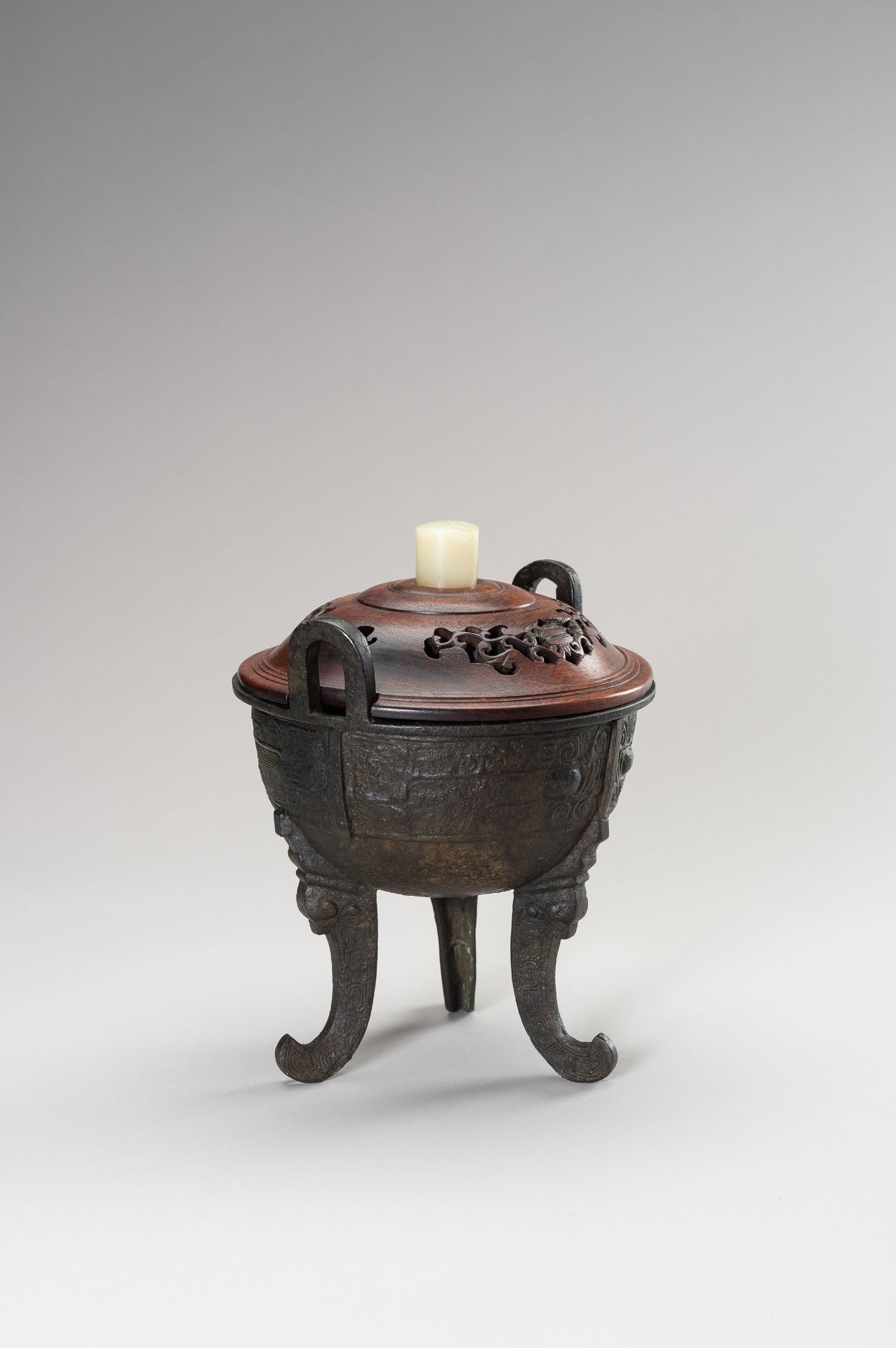 AN ARCHAISTIC DING-FORM BRONZE TRIPOD CENSER - Image 4 of 11