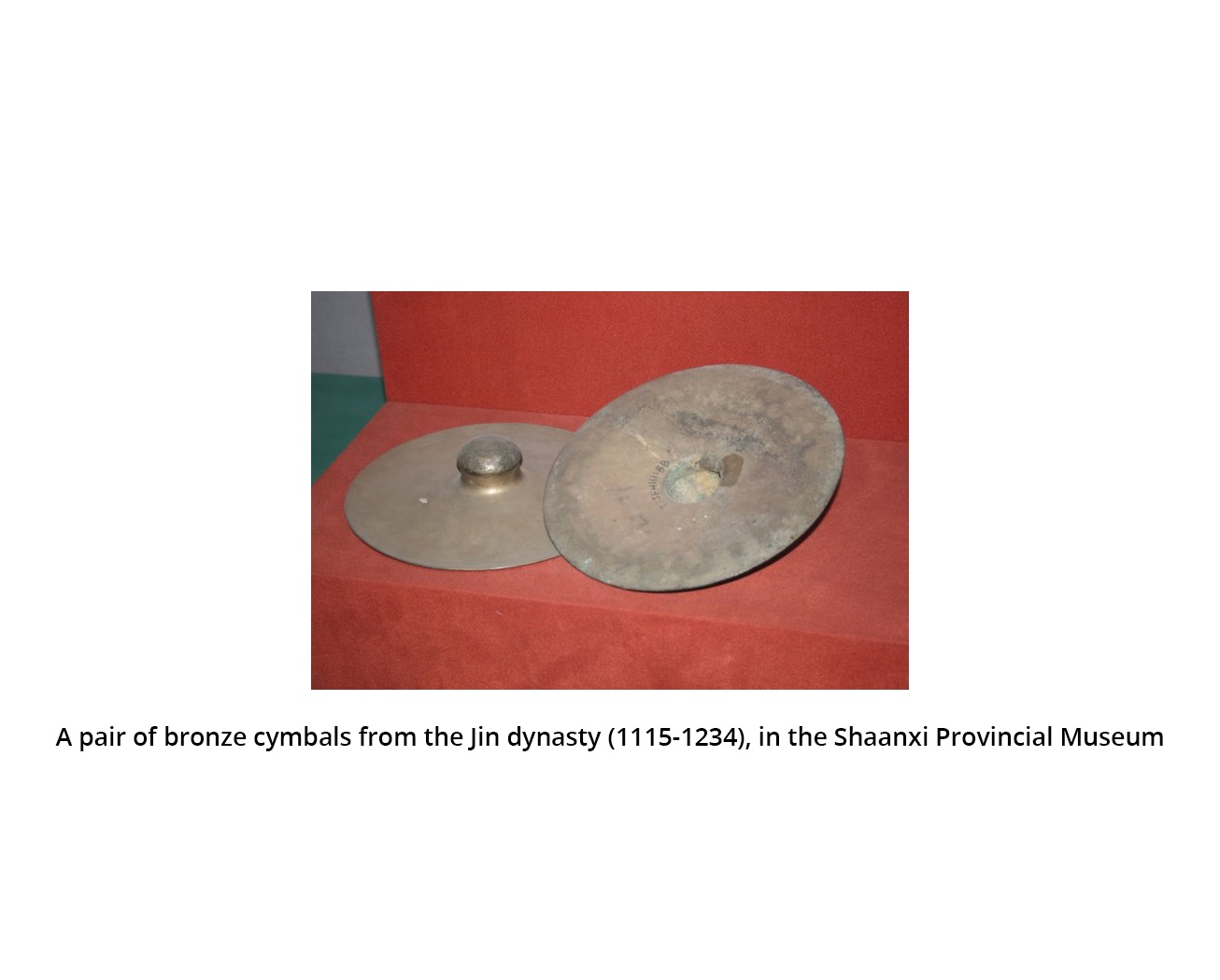 A PAIR OF BRONZE CYMBALS, BO, XUANDE MARK AND PERIOD, DATED 1431 - Image 17 of 18