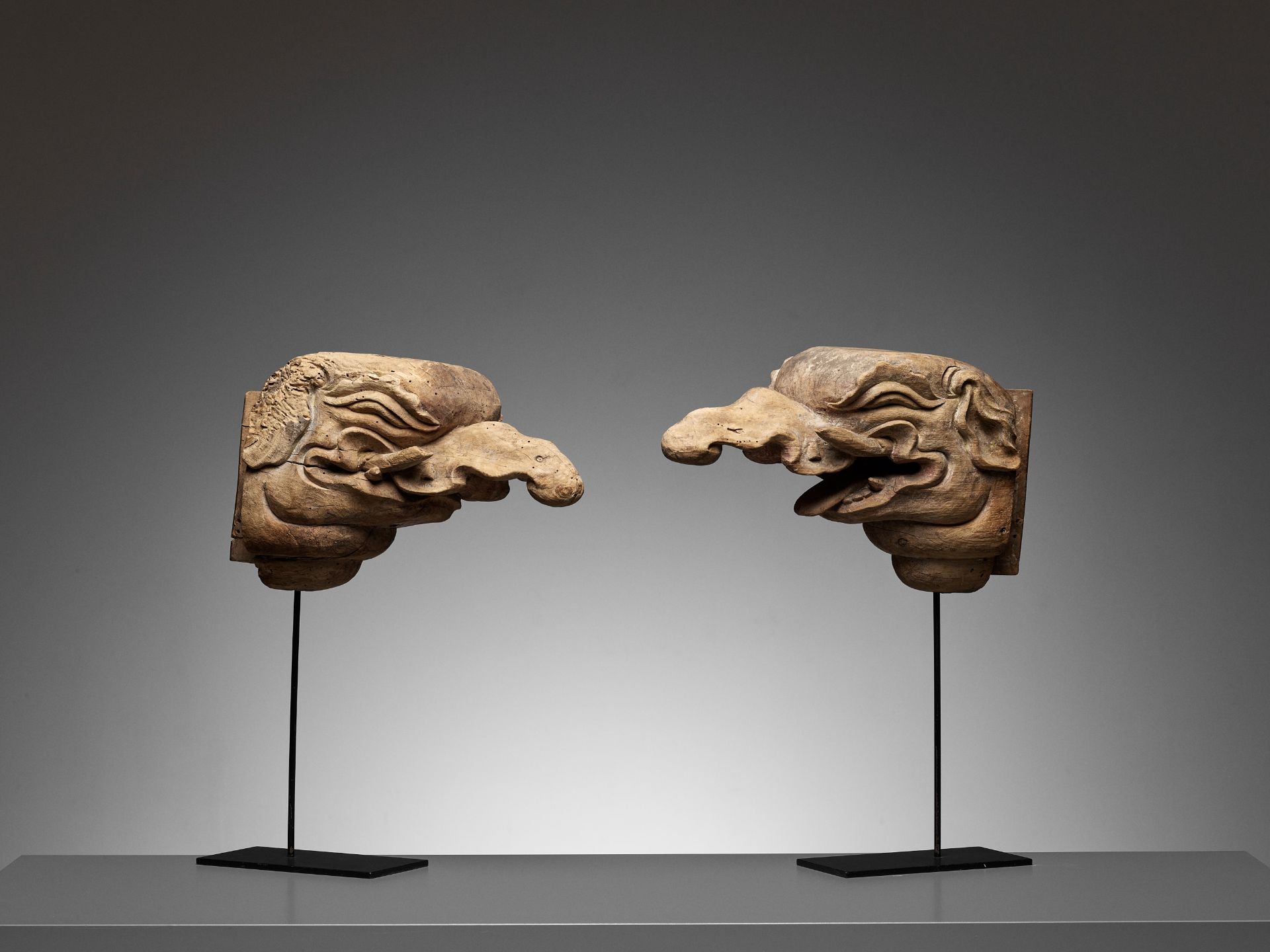 A RARE AND EARLY PAIR OF CARVED WOOD 'BAKU' ARCHITECTURAL ELEMENTS - Image 5 of 12