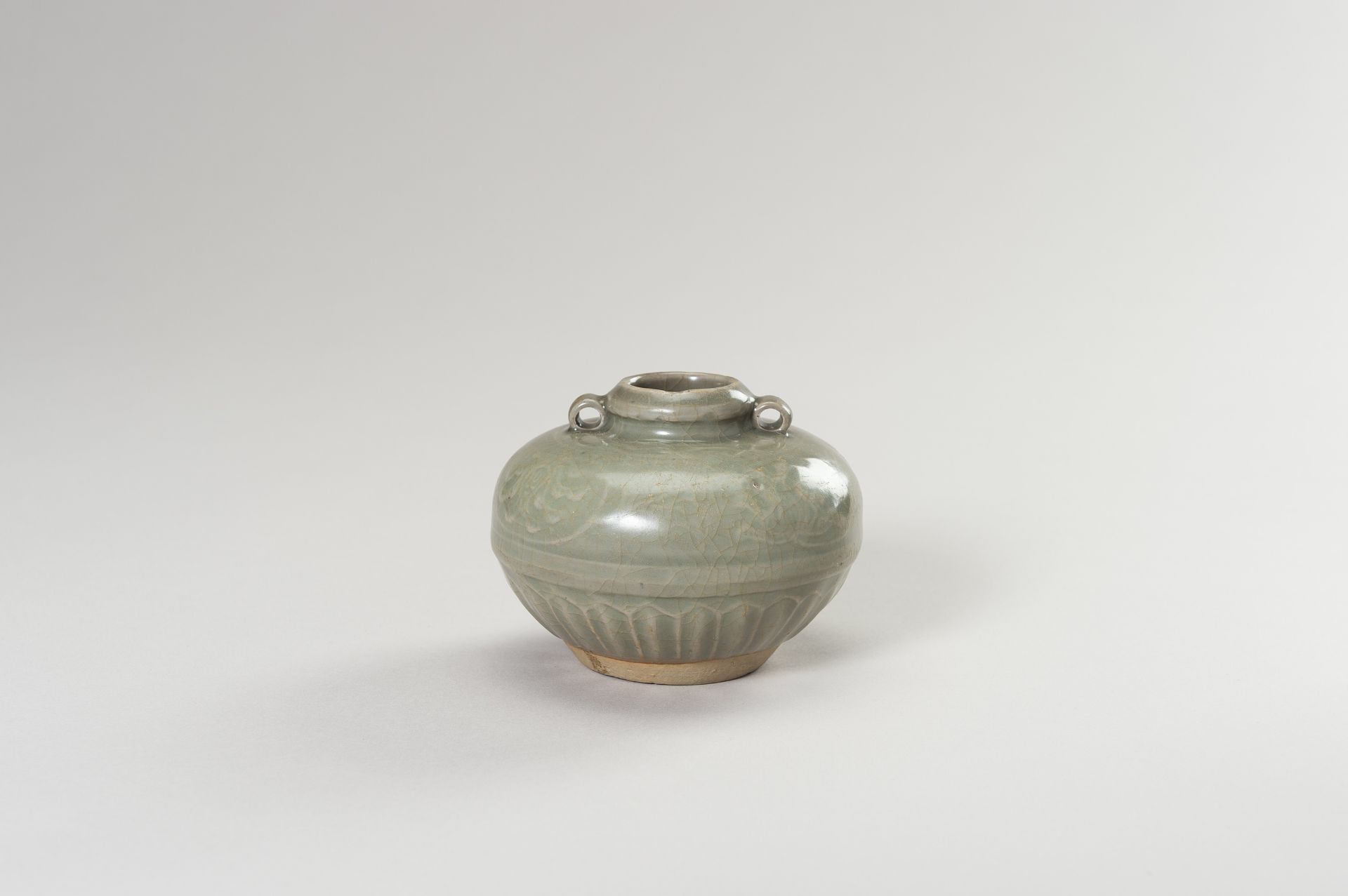 A LONGQUAN CELADON GLAZED JARLET - Bild 8 aus 11