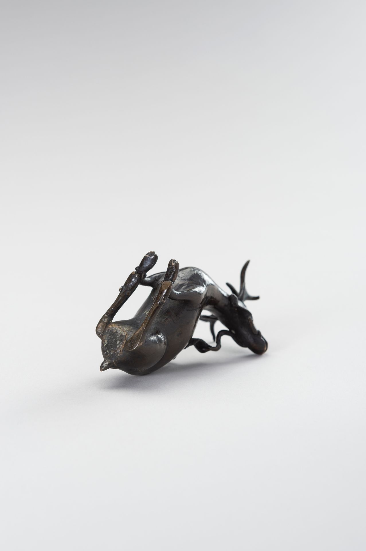 A CHINESE BRONZE WATER DROPPER IN THE SHAPE OF A STAG - Image 8 of 10