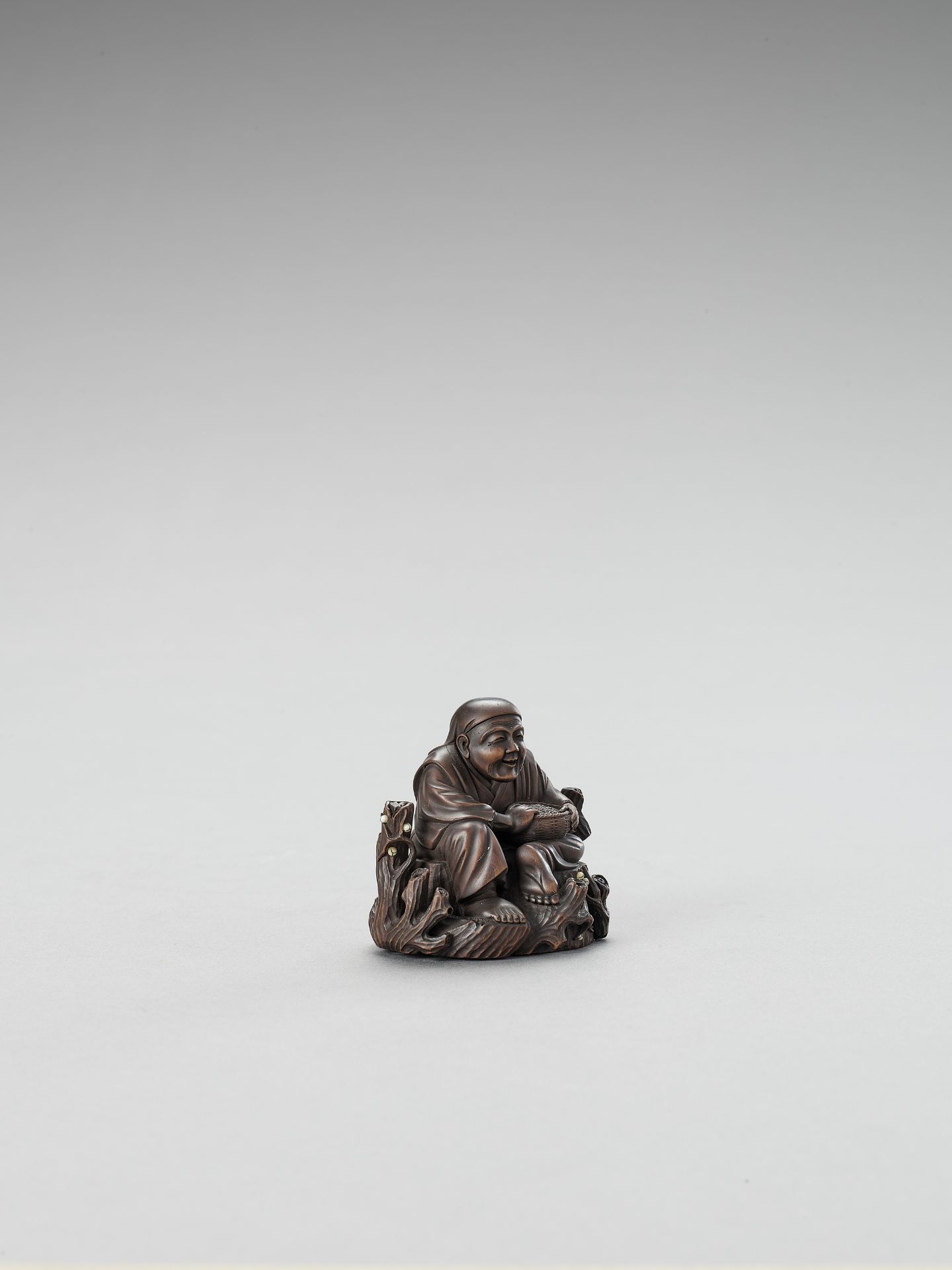 RYUKEI: AN OKIMONO NETSUKE OF HANASAKA JIJI - Bild 4 aus 6