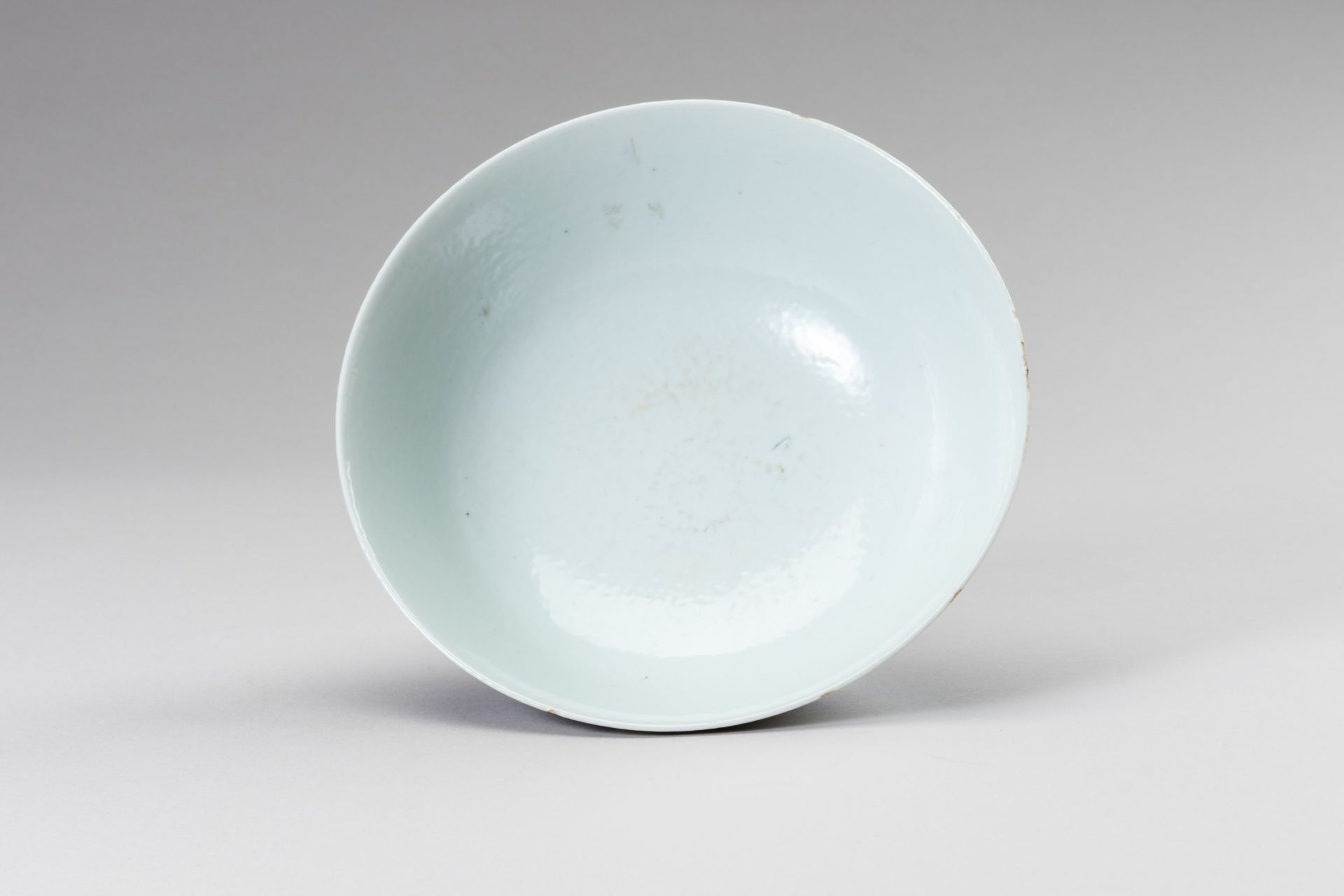 A BLUE AND WHITE PORCELAIN KANGXI REVIVAL 'SCHOLARS' BOWL - Image 12 of 12