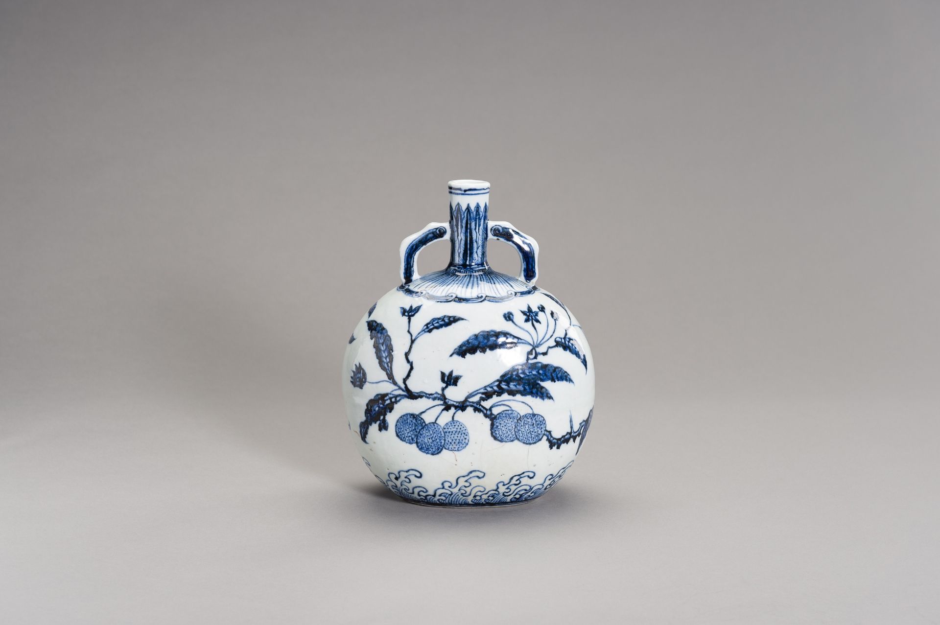 A BLUE AND WHITE MING-STYLE 'LINGZHI' MOONFLASK, BIANHU, QING DYNASTY