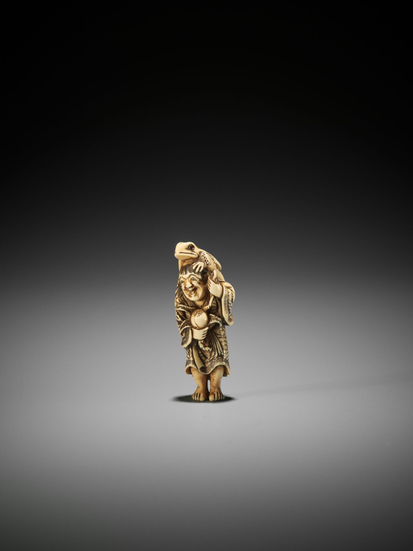 YOSHIMASA: AN IVORY NETSUKE OF GAMA SENNIN - Bild 3 aus 11