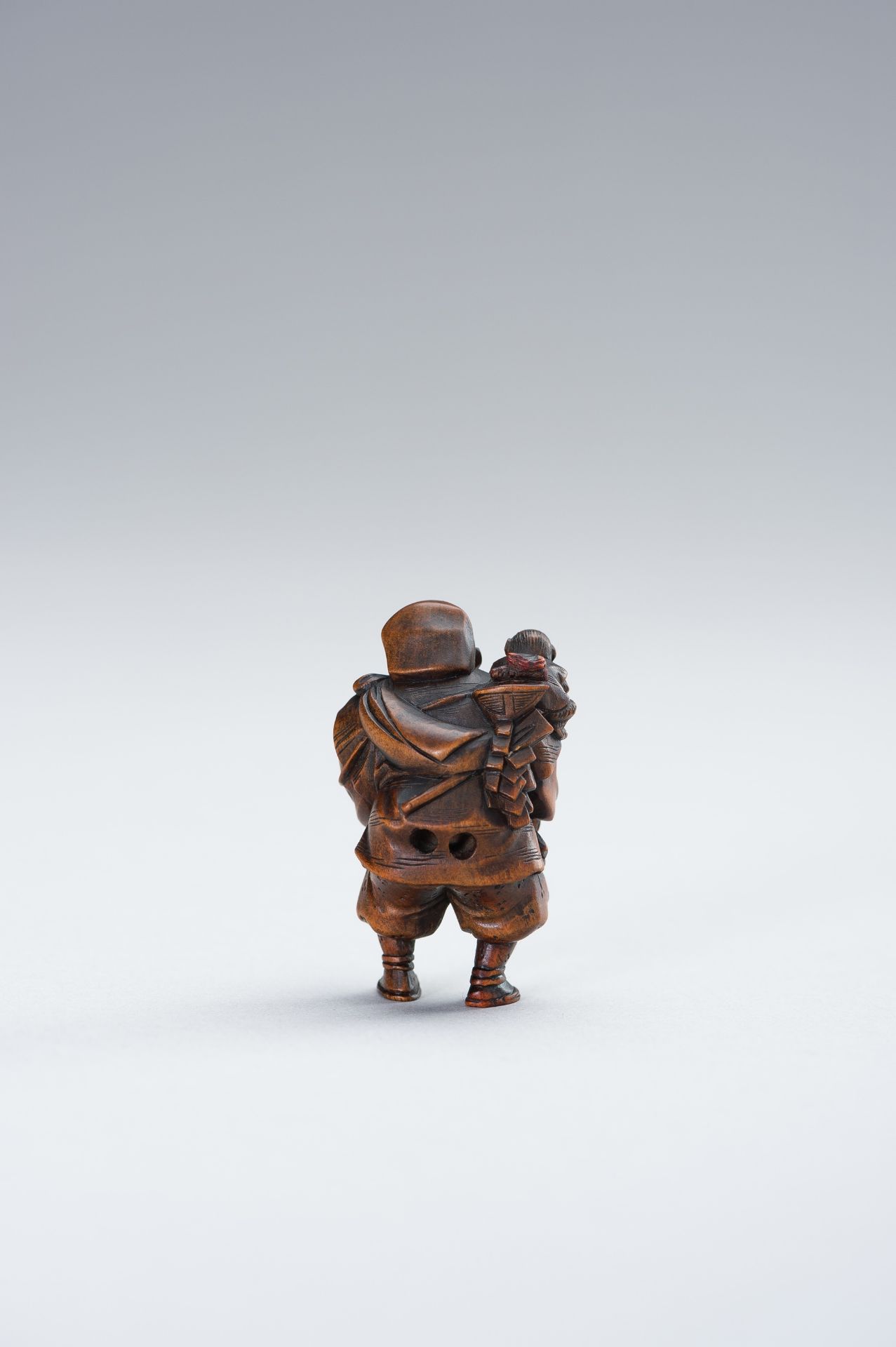 MINKOKU: A WOOD NETSUKE OF SARUMAWASHI - Bild 5 aus 11