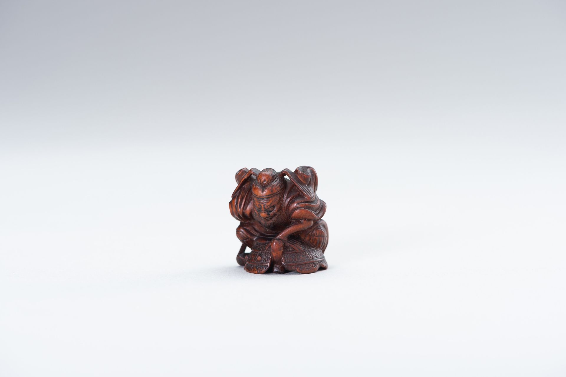 A WOOD NETSUKE OF SHOKI AND ONI - Bild 10 aus 12