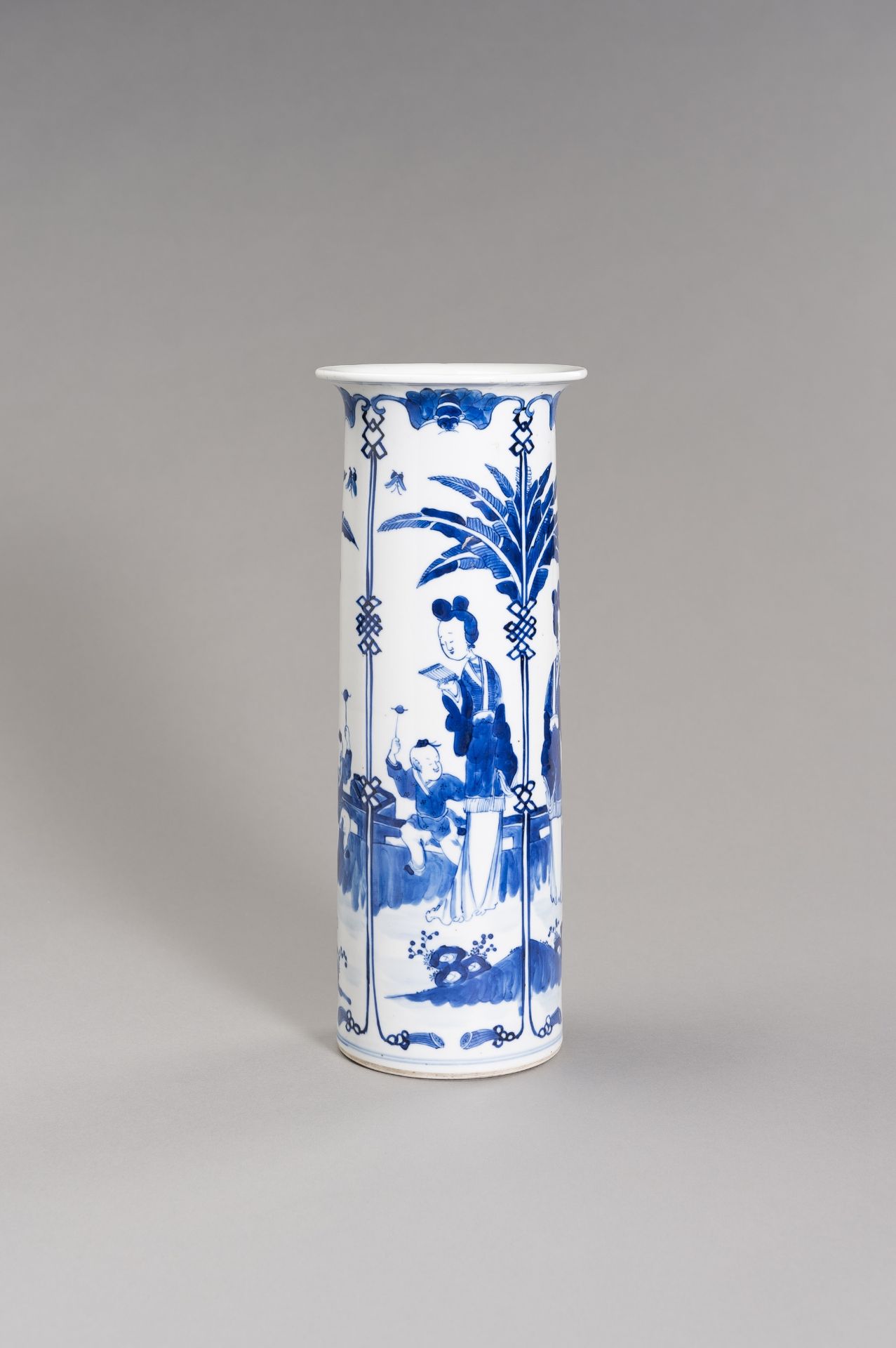 A FINE BLUE AND WHITE LONG ELIZA VASE - Bild 8 aus 12