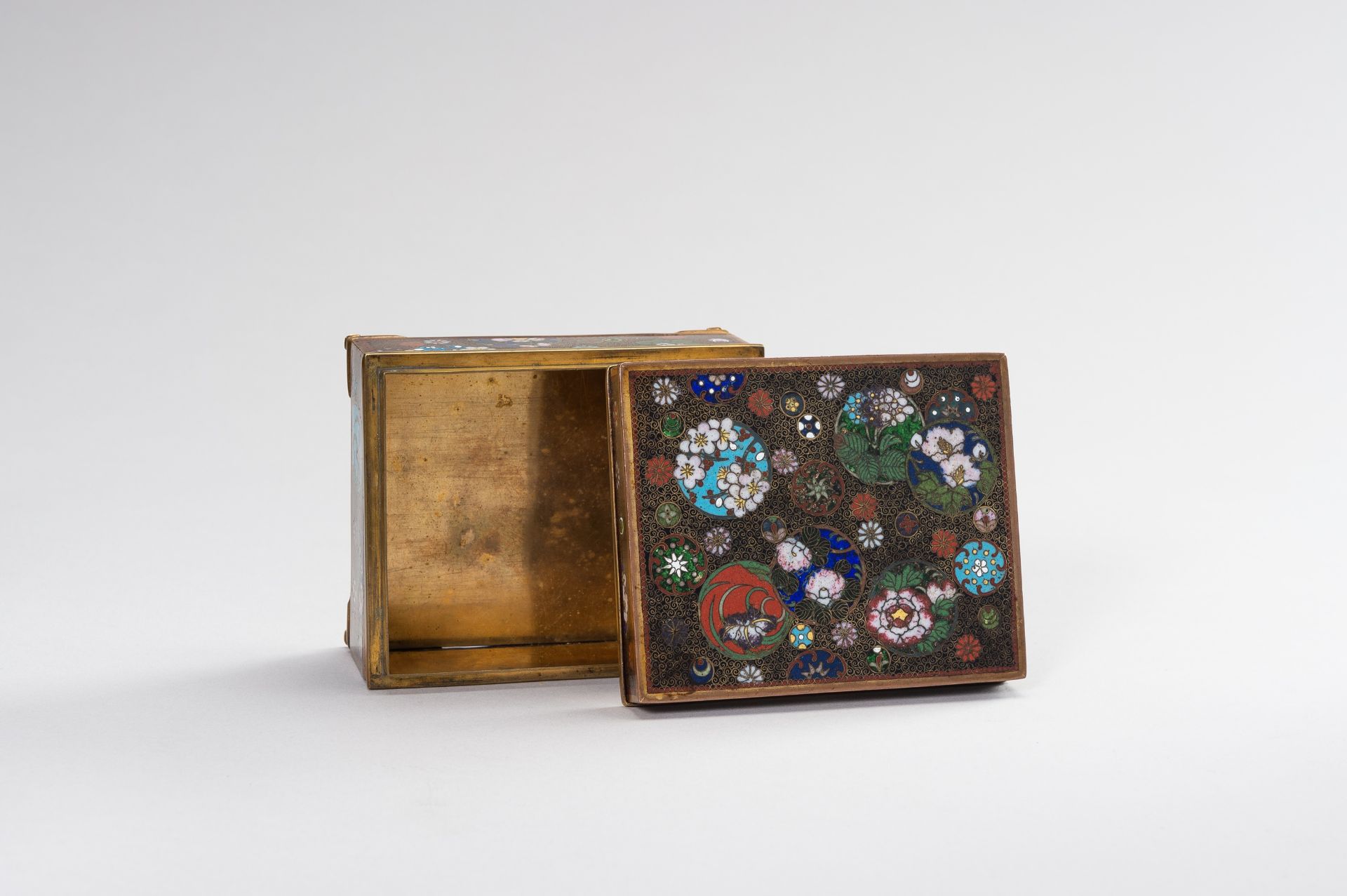 A GINBARI CLOISONNE BOX AND COVER - Image 9 of 12