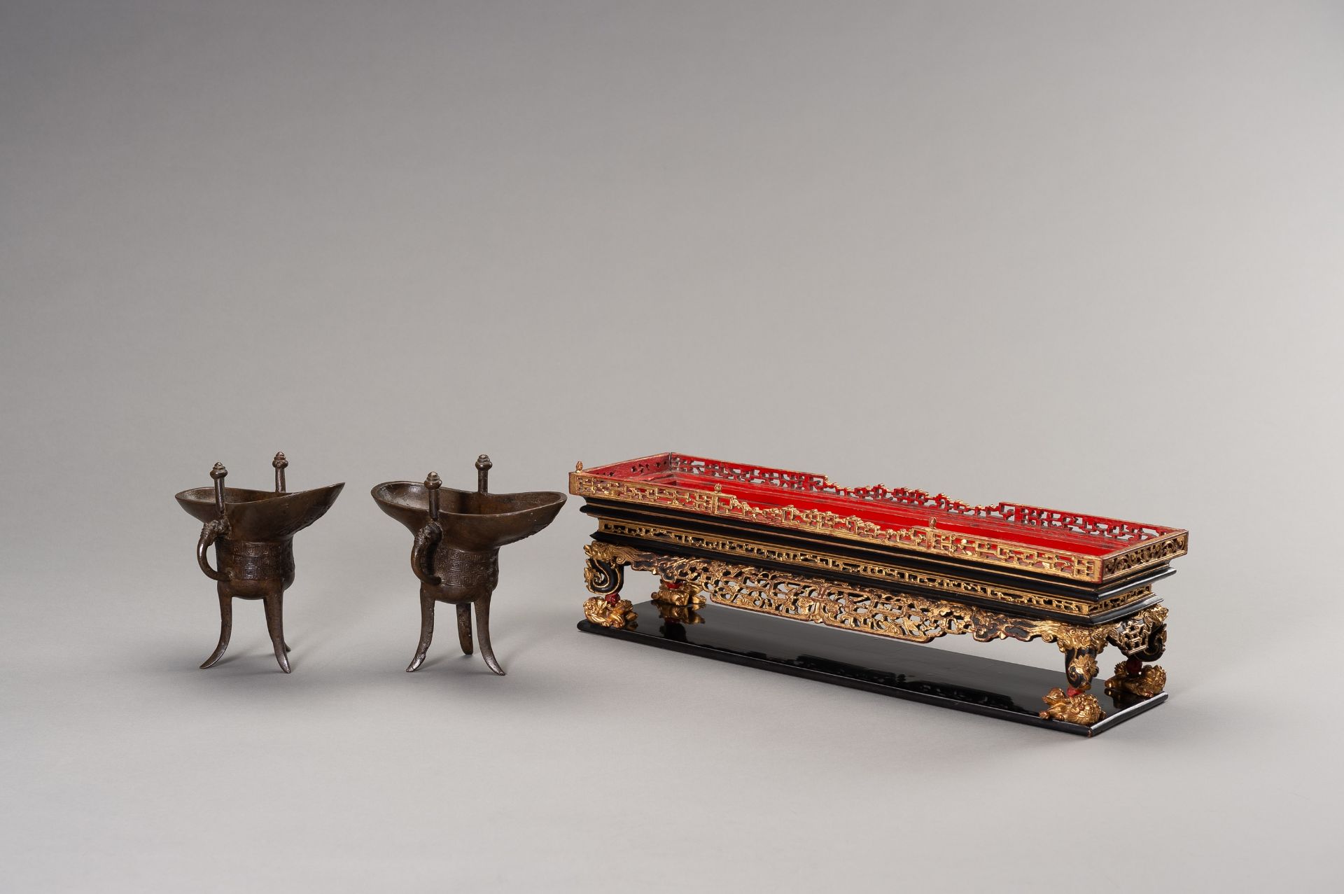 A RARE PAIR OF ARCHAISTIC BRONZE JUE QIANLONG MARK AND PERIOD