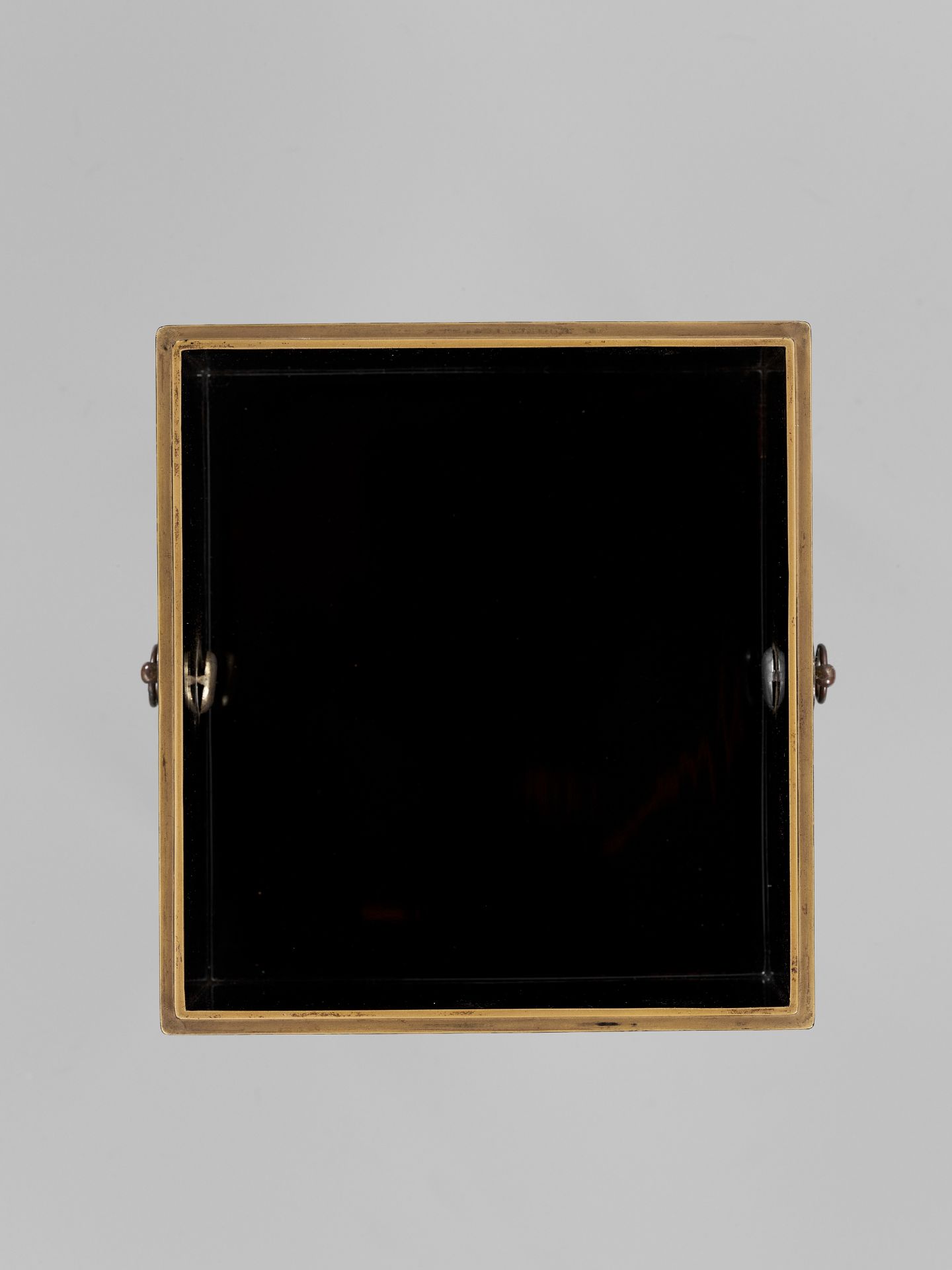 A LACQUER BOX AND COVER WITH MONS - Image 8 of 9