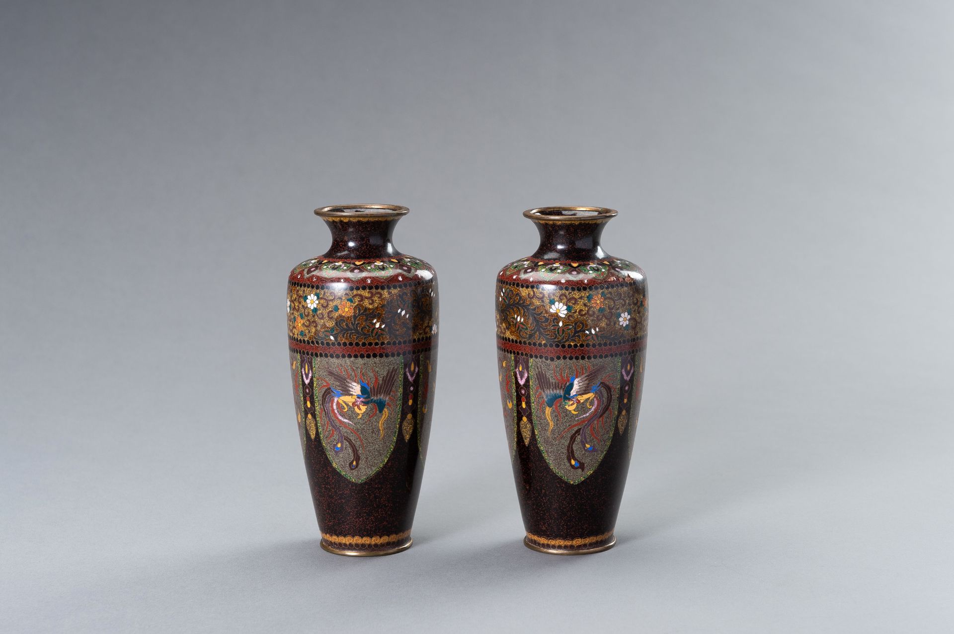 A PAIR OF TWO CLOISONNE ENAMEL VASES - Image 6 of 10