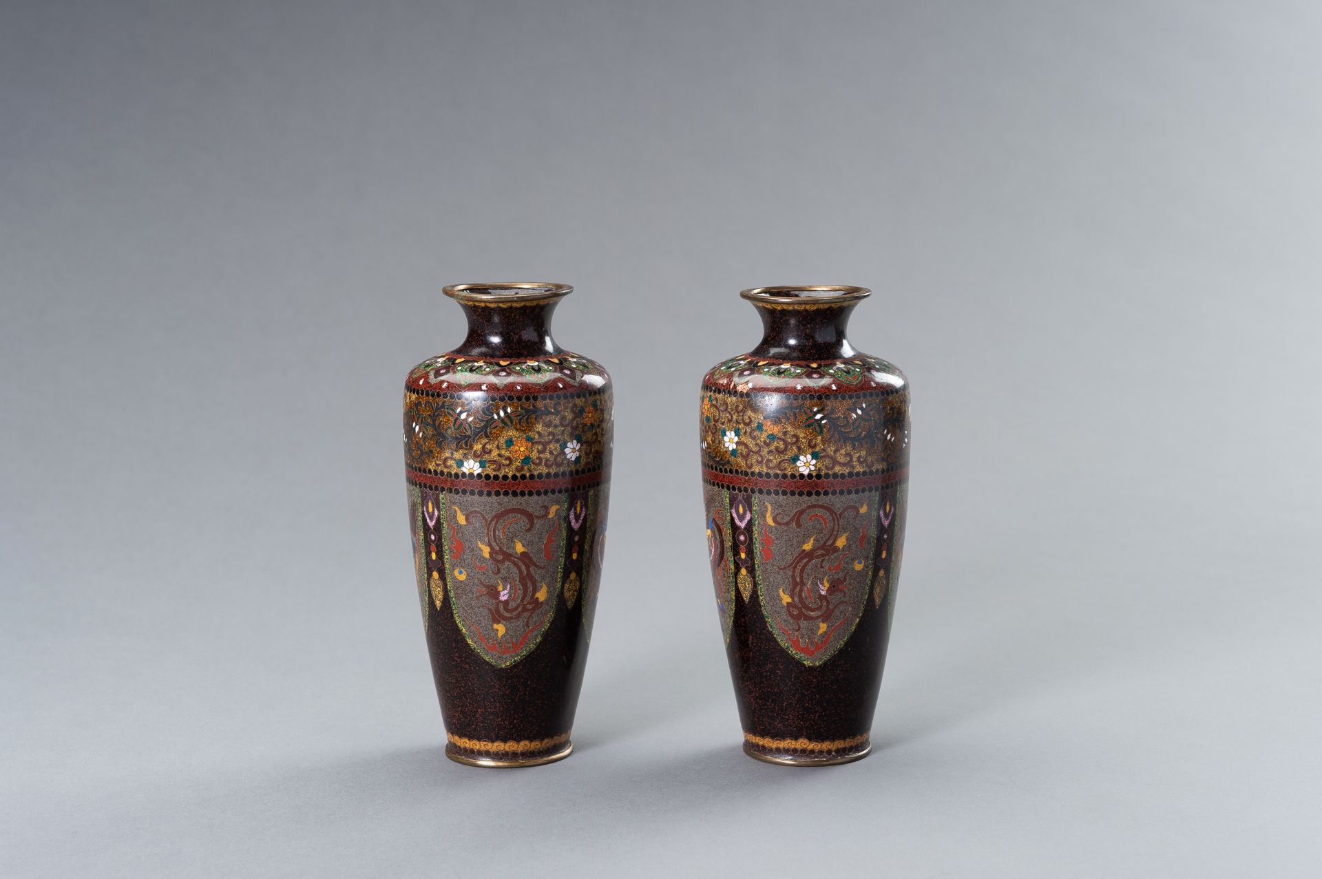 A PAIR OF TWO CLOISONNE ENAMEL VASES - Image 7 of 10