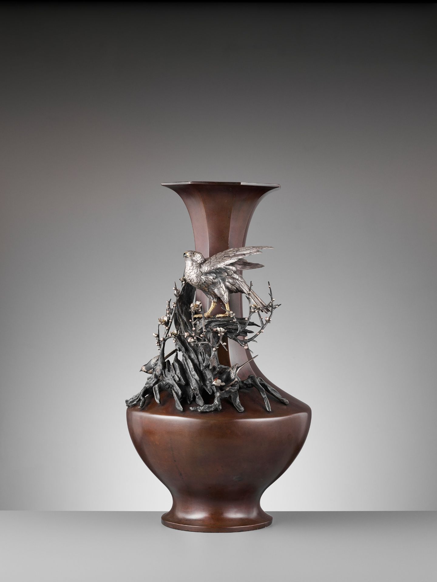 A MONUMENTAL 'SILVER EAGLE' OCTAGONAL BRONZE VASE - Image 6 of 14