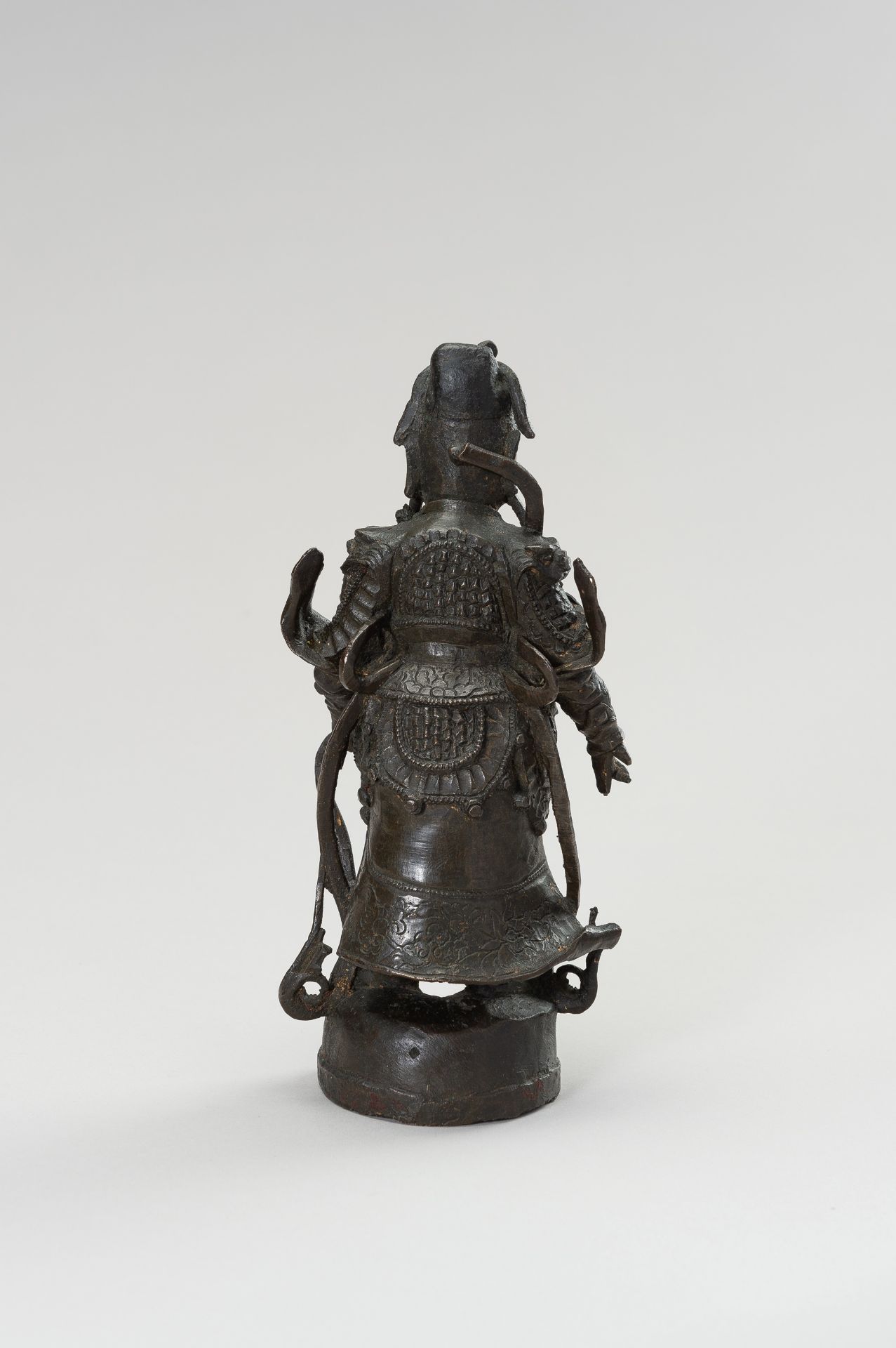 A BRONZE FIGURE OF A HEAVENLY KING - Image 6 of 10