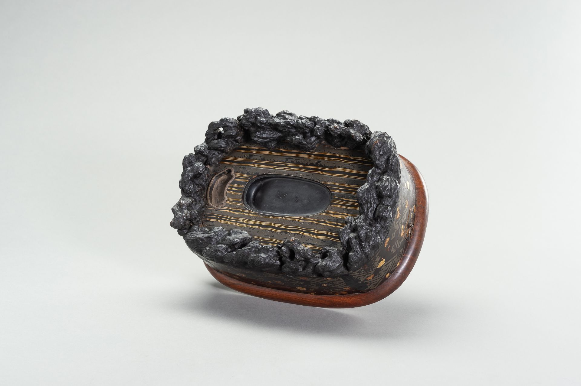 A LARGE AND UNUSUAL LACQUER SUZURIBAKO - Image 11 of 13