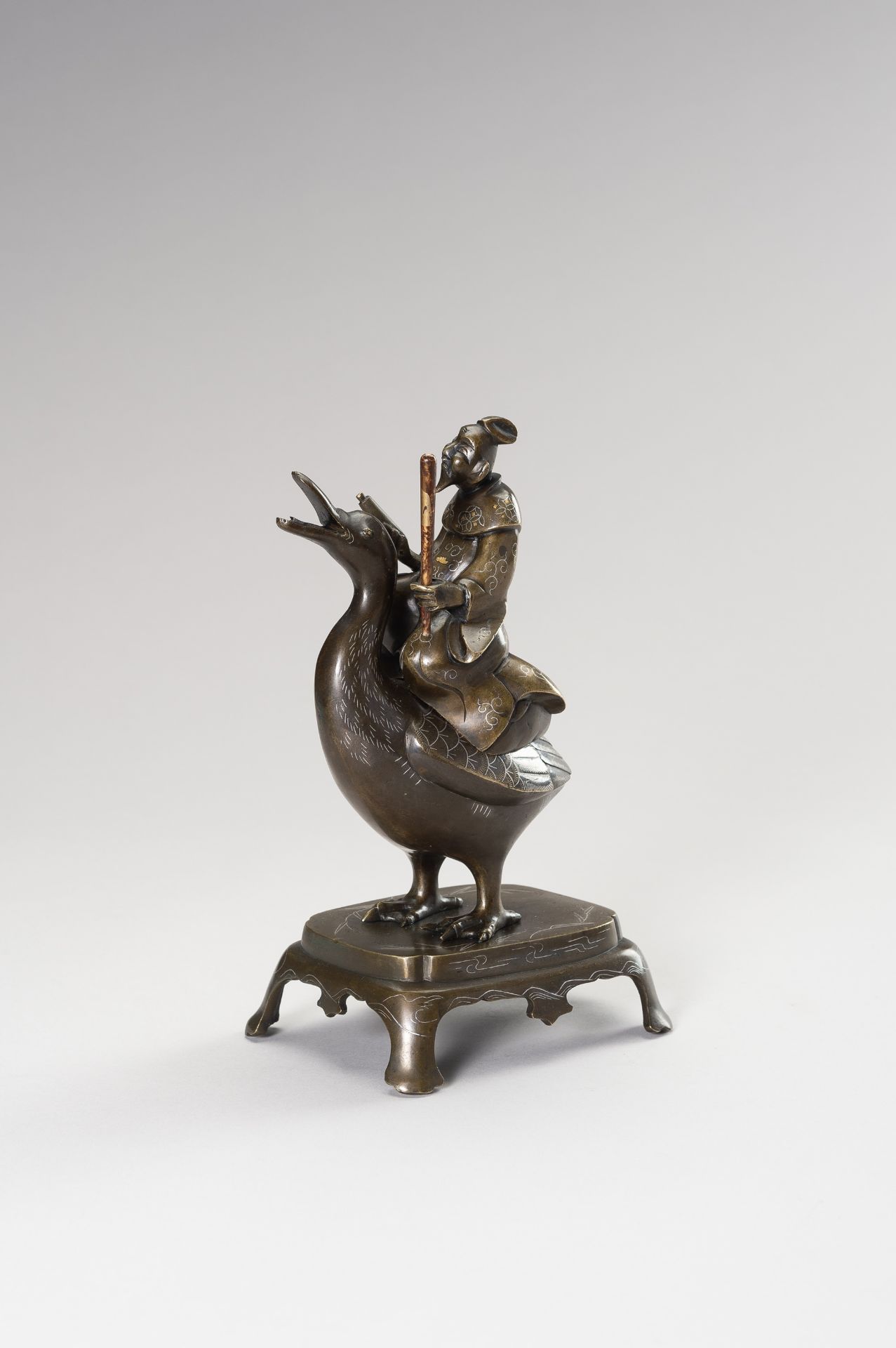 A GOLD AND SILVER INLAID BRONZE CENSER OF WANG XIZHI RIDING A GOOSE - Bild 3 aus 13