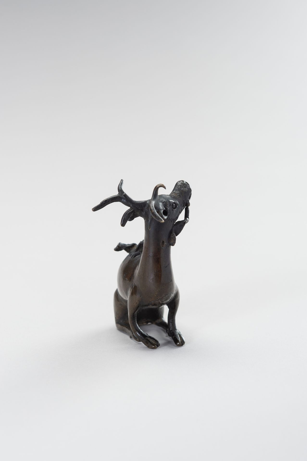 A CHINESE BRONZE WATER DROPPER IN THE SHAPE OF A STAG - Image 3 of 10
